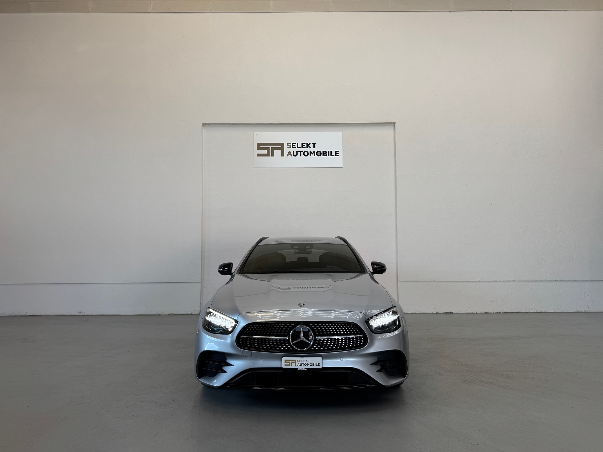 MERCEDES-BENZ E 220 d T AMG Line 9G-Tronic-image-2