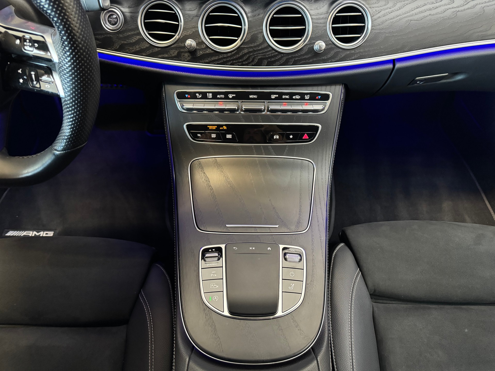 MERCEDES-BENZ E 220 d T AMG Line 9G-Tronic-image-22