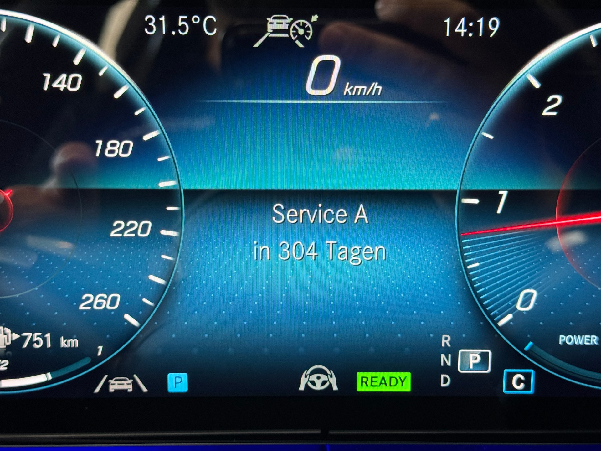 MERCEDES-BENZ E 220 d T AMG Line 9G-Tronic-image-21