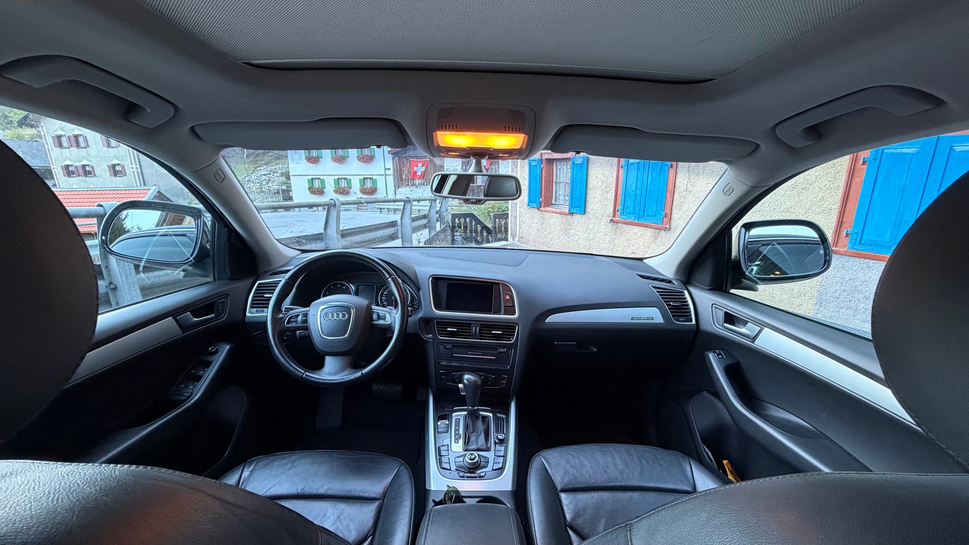 AUDI Q5 2.0 TFSI quattro S-tronic-image-8