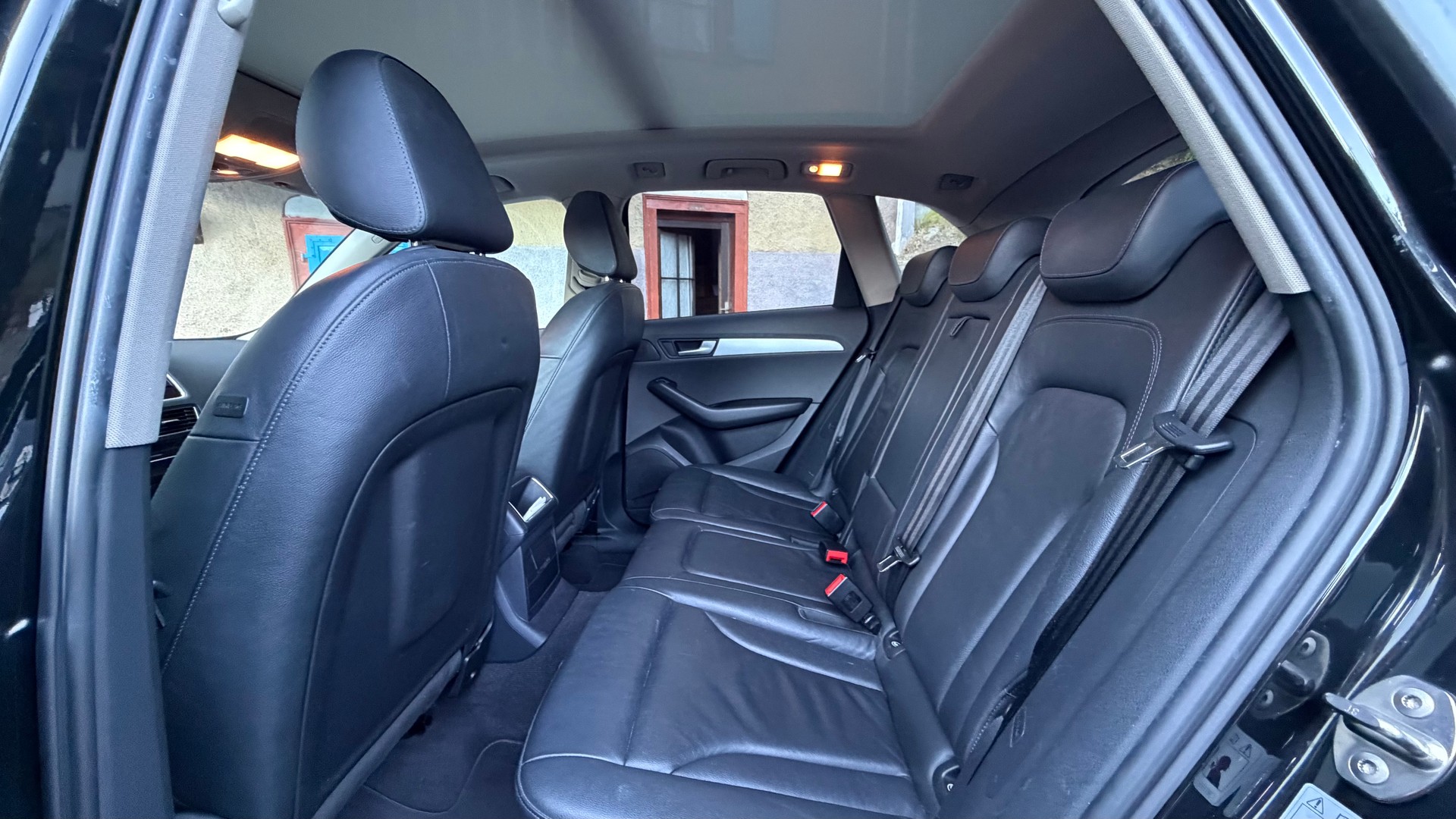 AUDI Q5 2.0 TFSI quattro S-tronic-image-10