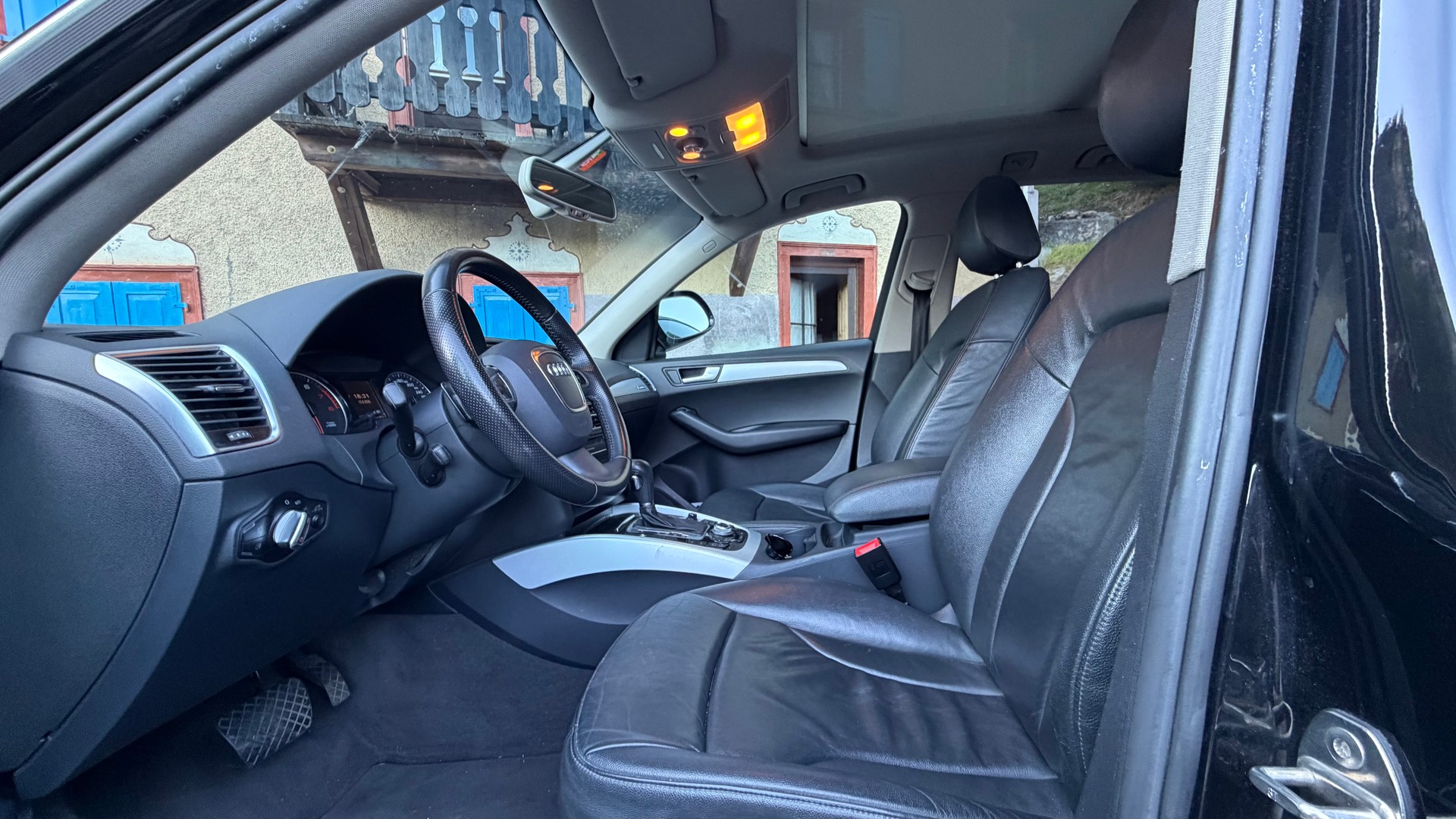 AUDI Q5 2.0 TFSI quattro S-tronic-image-9