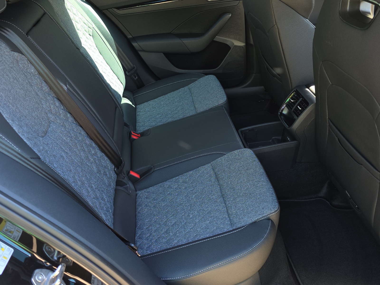 SKODA Octavia Combi 2.0 TSI DSG Dynamic 4x4-image-8