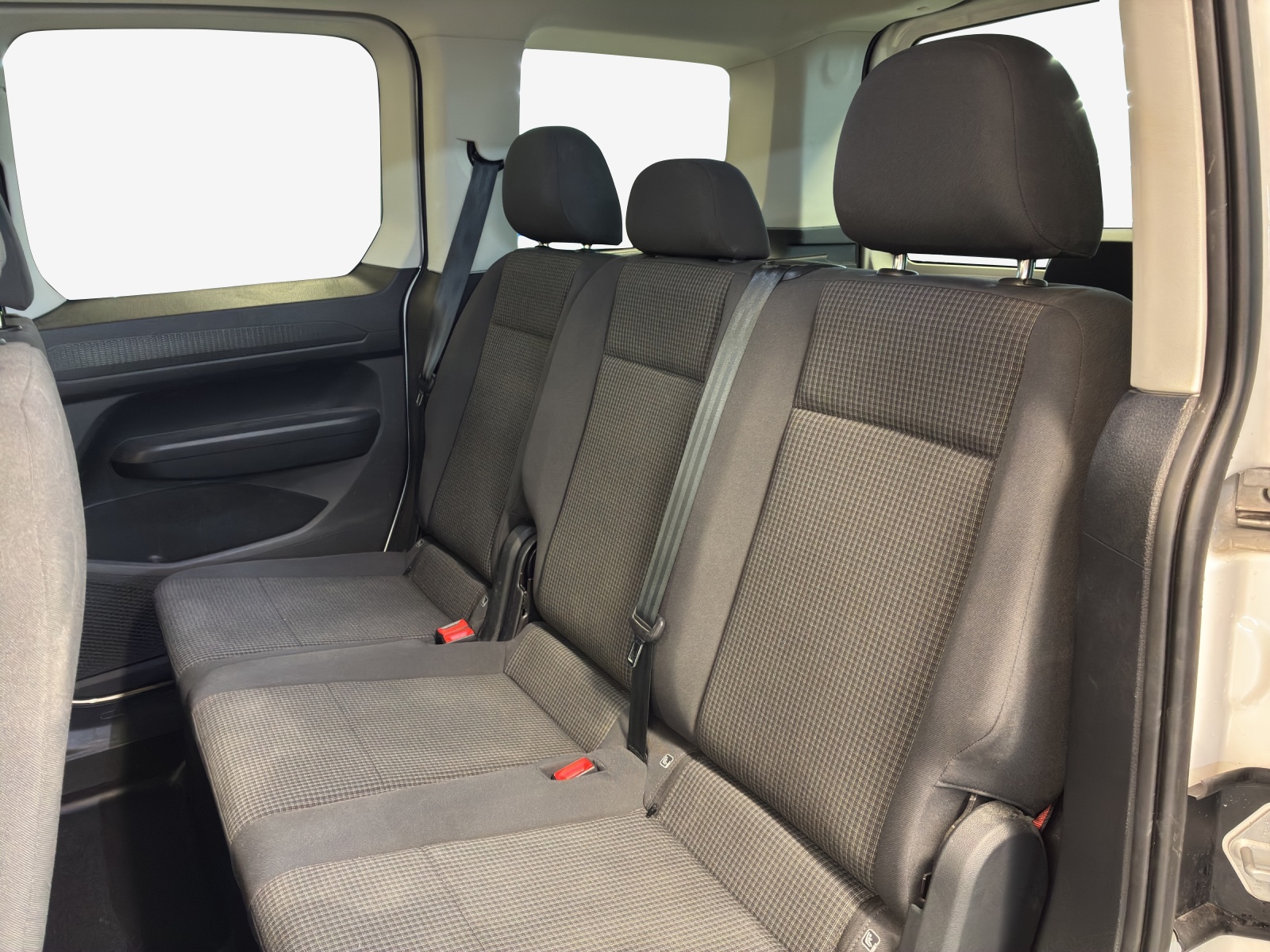 VW Caddy 2.0 TDI-image-11