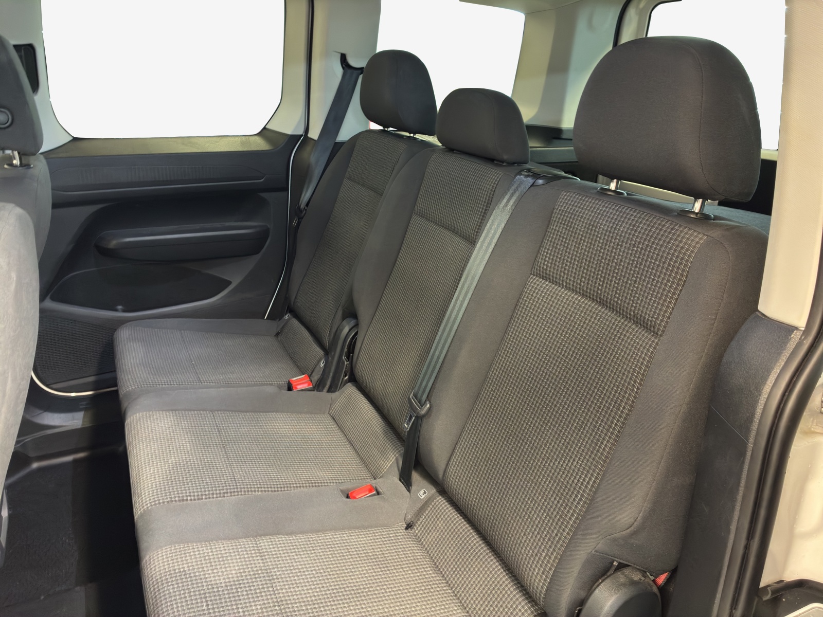VW Caddy 2.0 TDI-image-9