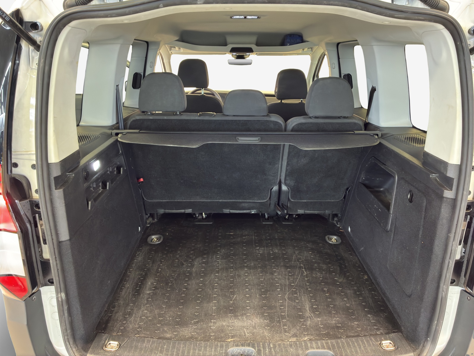 VW Caddy 2.0 TDI-image-12
