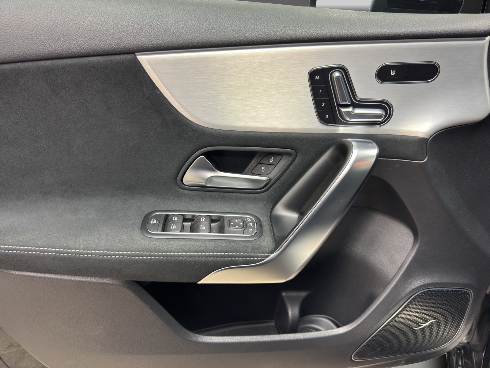 MERCEDES-BENZ A 250 4Matic 8G-DCT-image-12