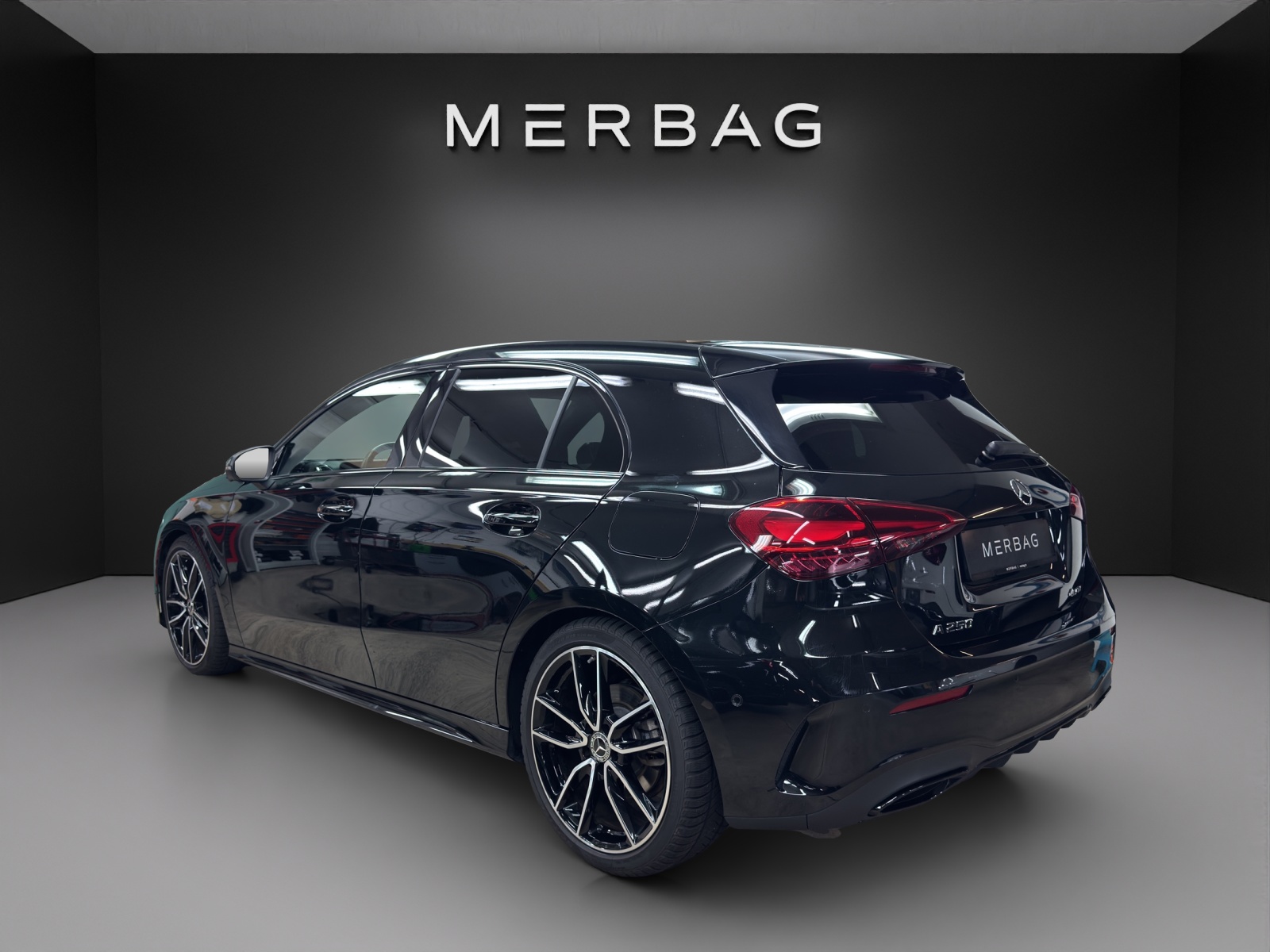 MERCEDES-BENZ A 250 4Matic 8G-DCT-image-2