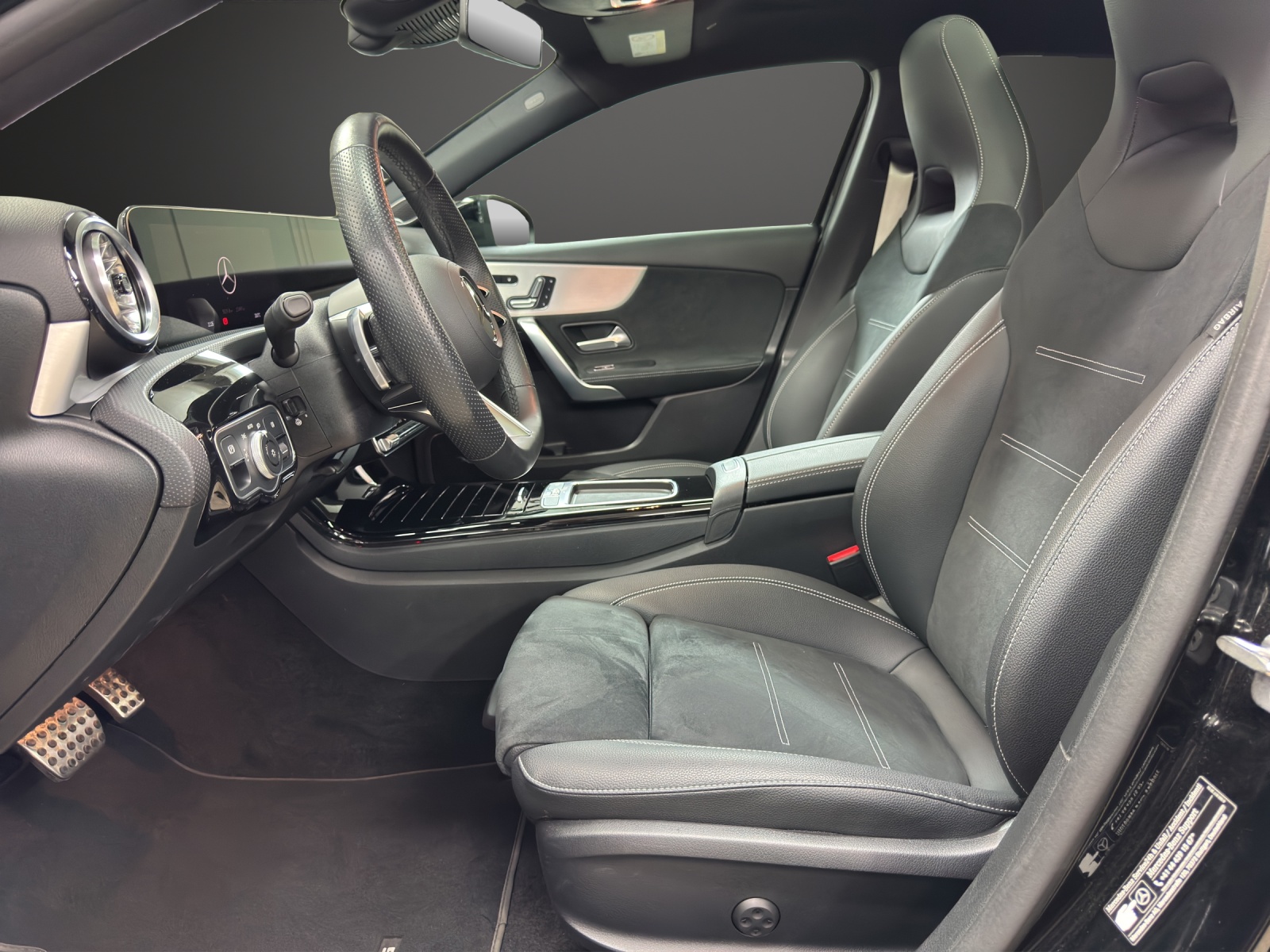 MERCEDES-BENZ A 250 4Matic 8G-DCT-image-9