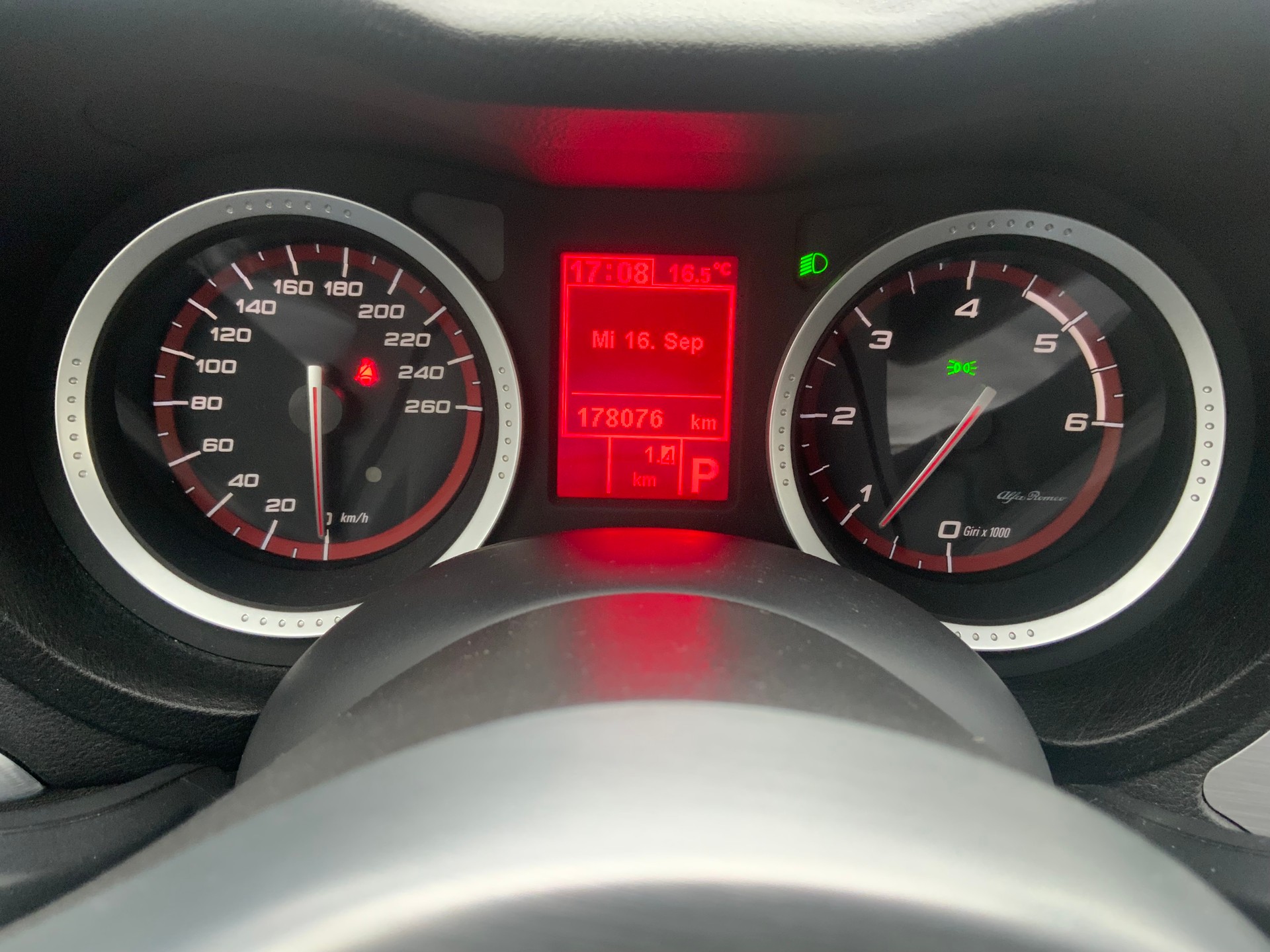 ALFA ROMEO 159 Sportwagon 2.4 JTD Distinctive Q-Tronic-image-9
