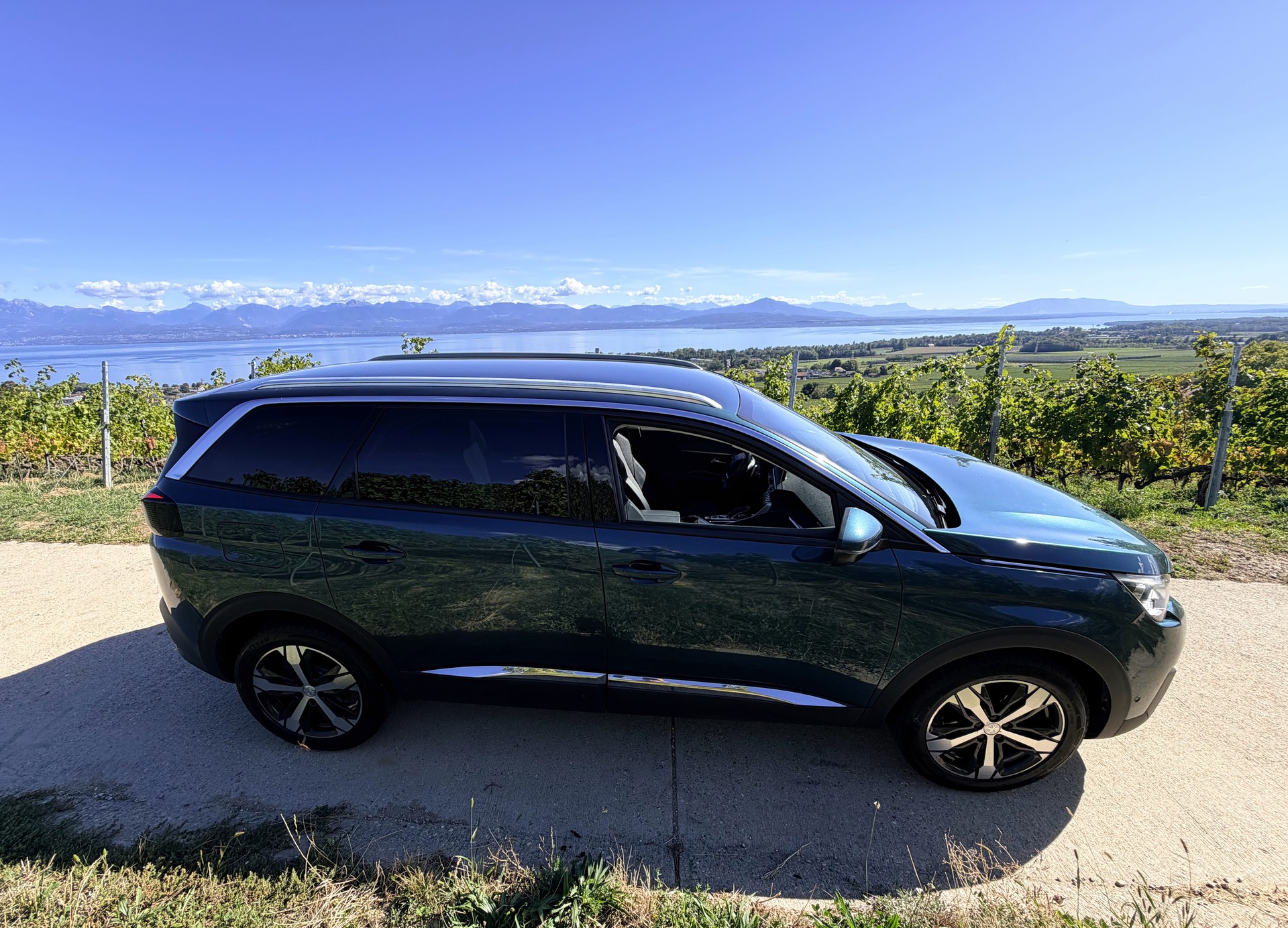 PEUGEOT 5008 1.2 Pure Tech Allure EAT8-image-6