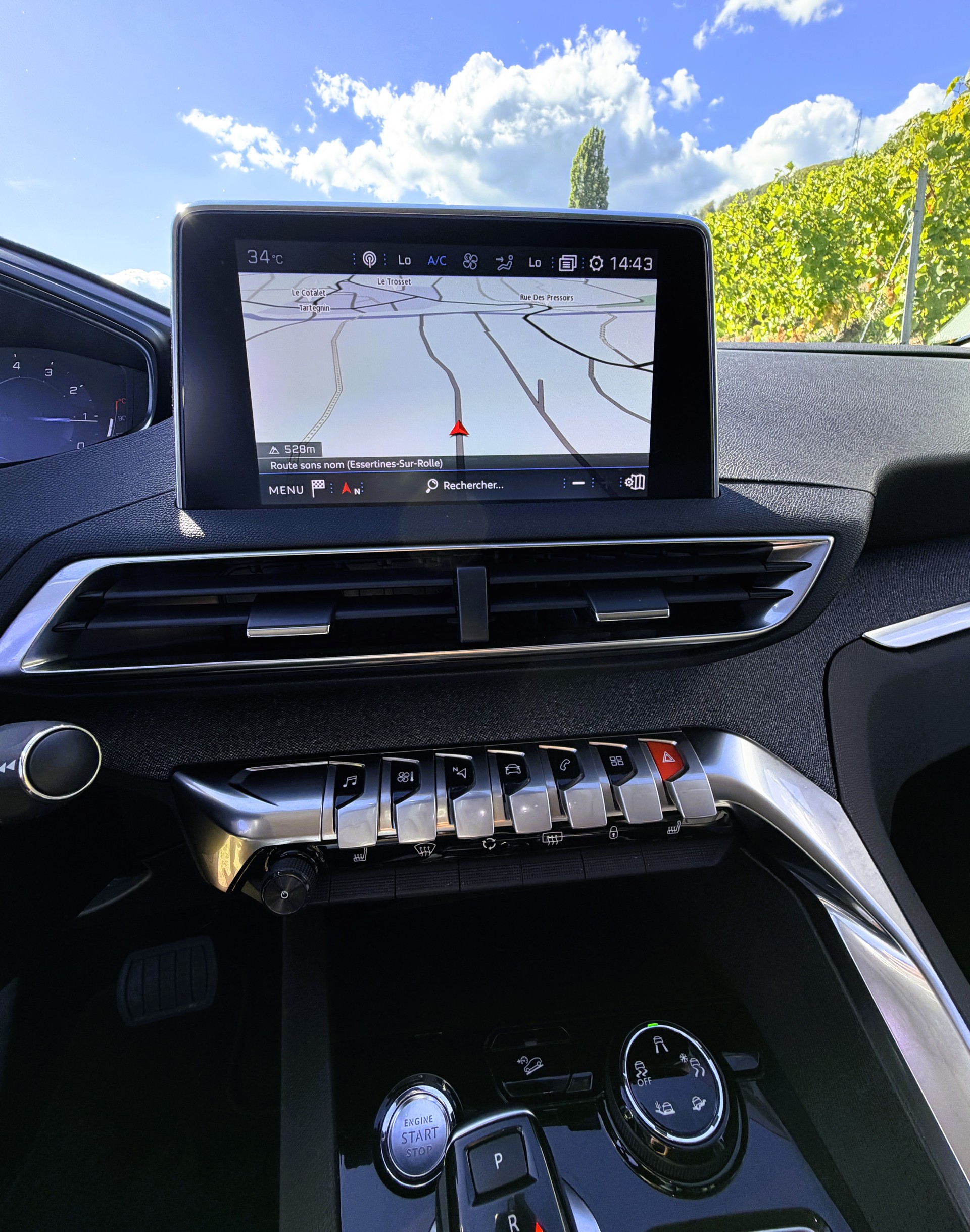 PEUGEOT 5008 1.2 Pure Tech Allure EAT8-image-19