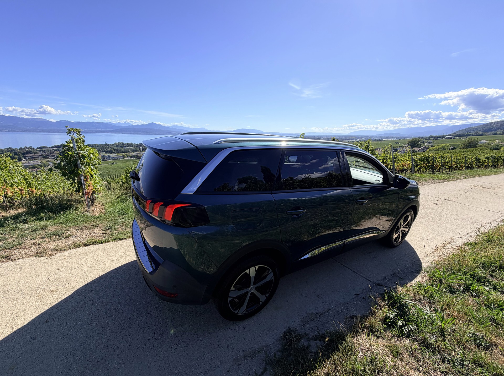 PEUGEOT 5008 1.2 Pure Tech Allure EAT8-image-7