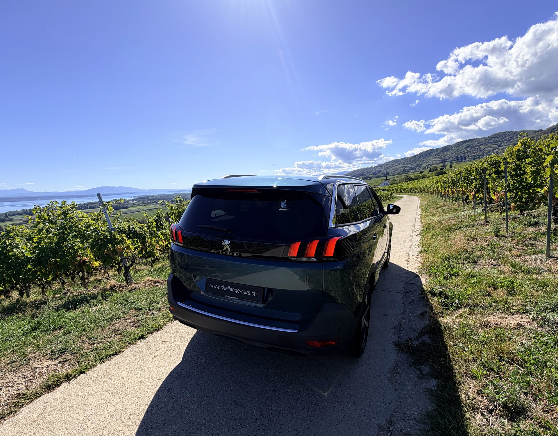 PEUGEOT 5008 1.2 Pure Tech Allure EAT8-image-8