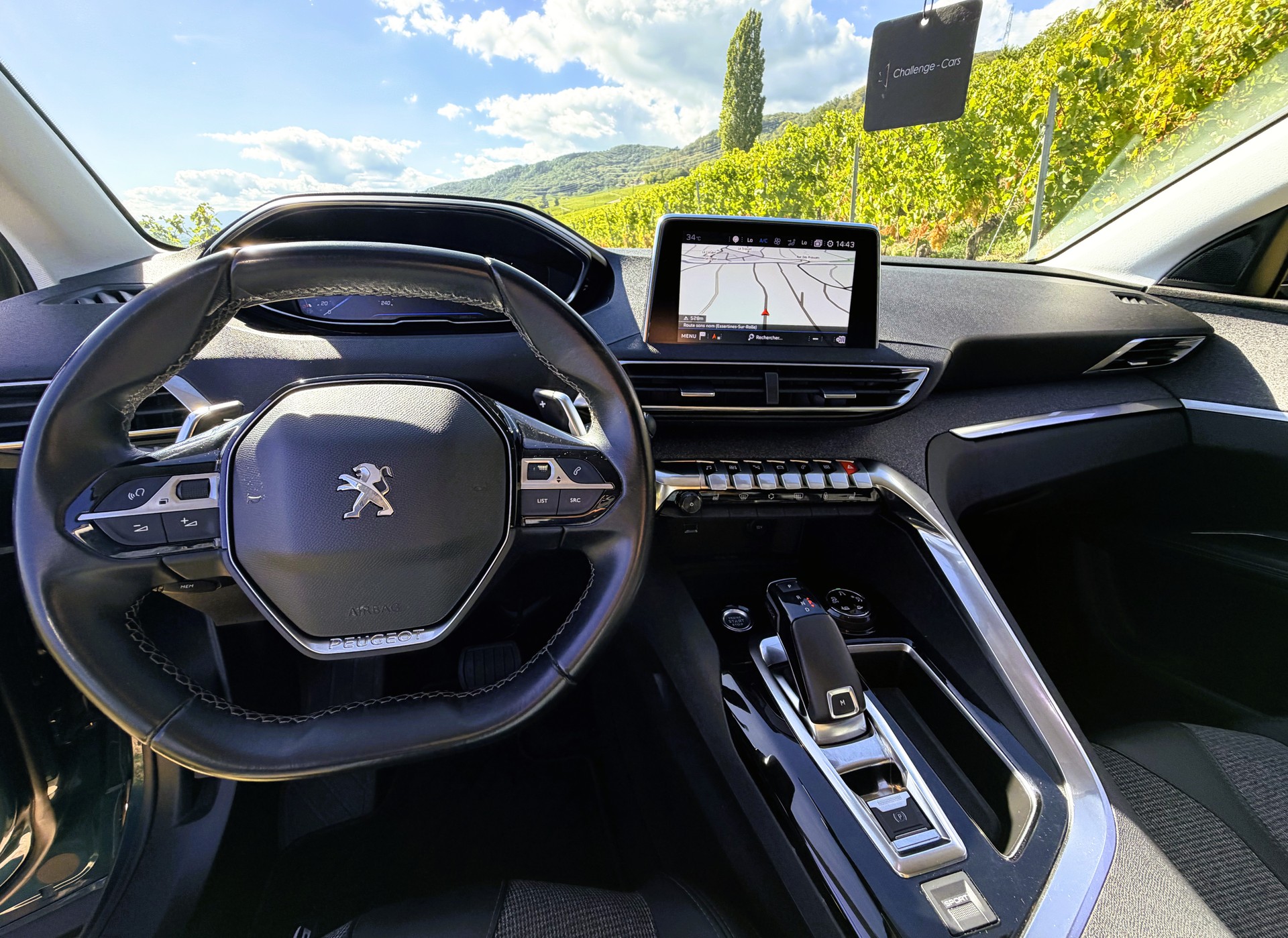 PEUGEOT 5008 1.2 Pure Tech Allure EAT8-image-18