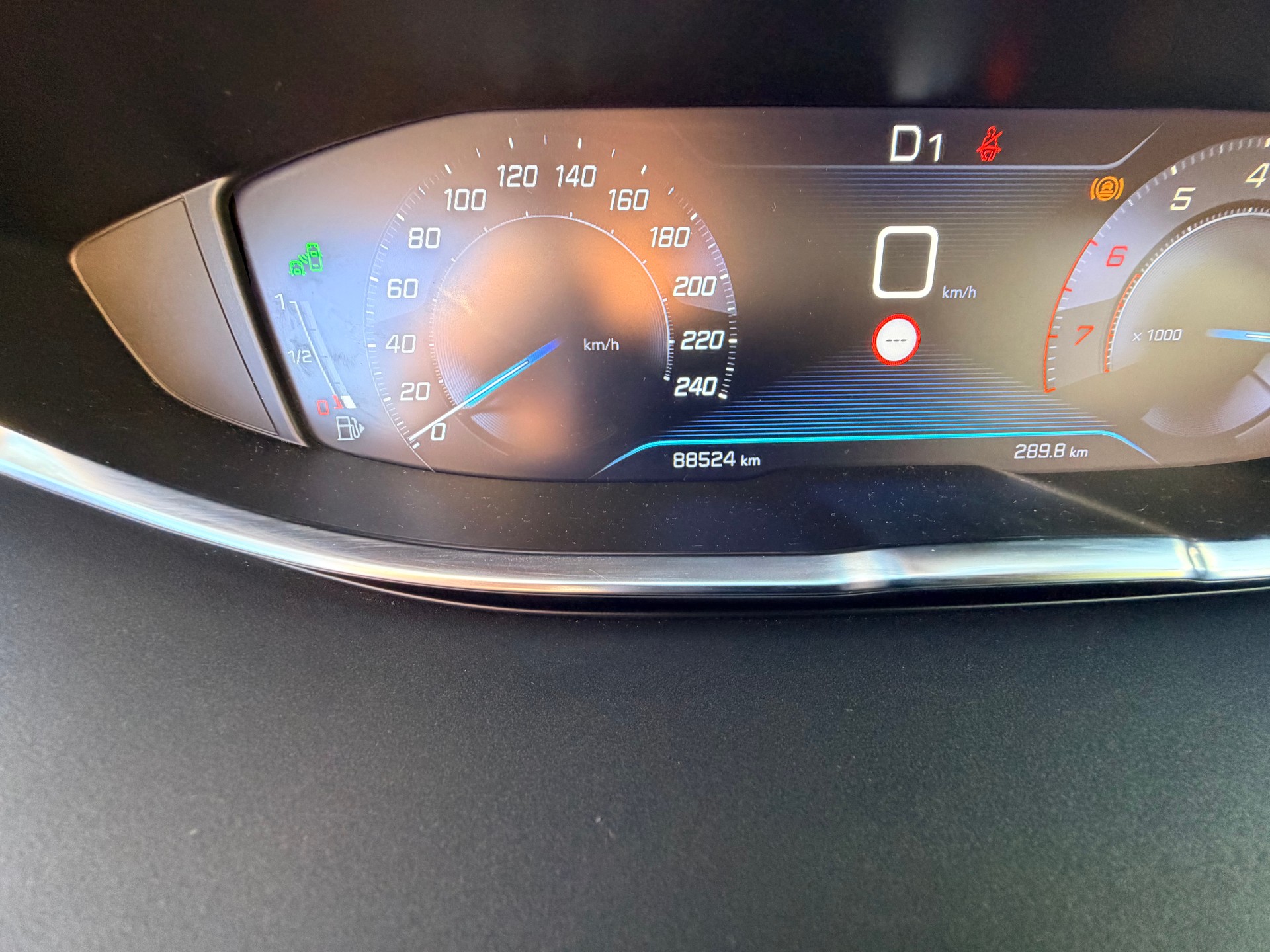 PEUGEOT 5008 1.2 Pure Tech Allure EAT8-image-23
