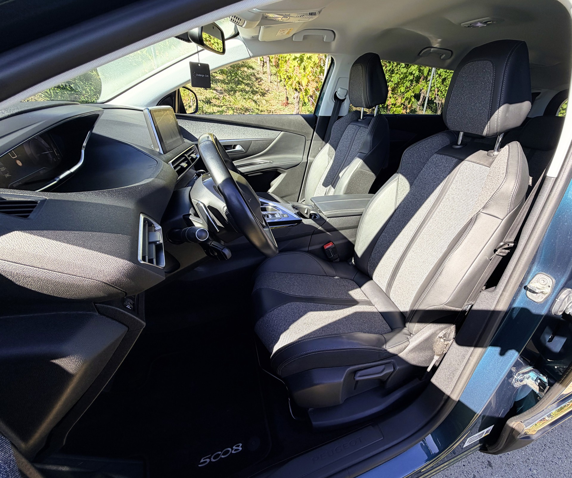 PEUGEOT 5008 1.2 Pure Tech Allure EAT8-image-16