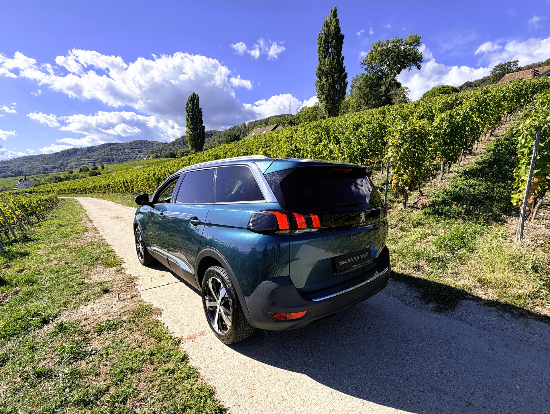 PEUGEOT 5008 1.2 Pure Tech Allure EAT8-image-10