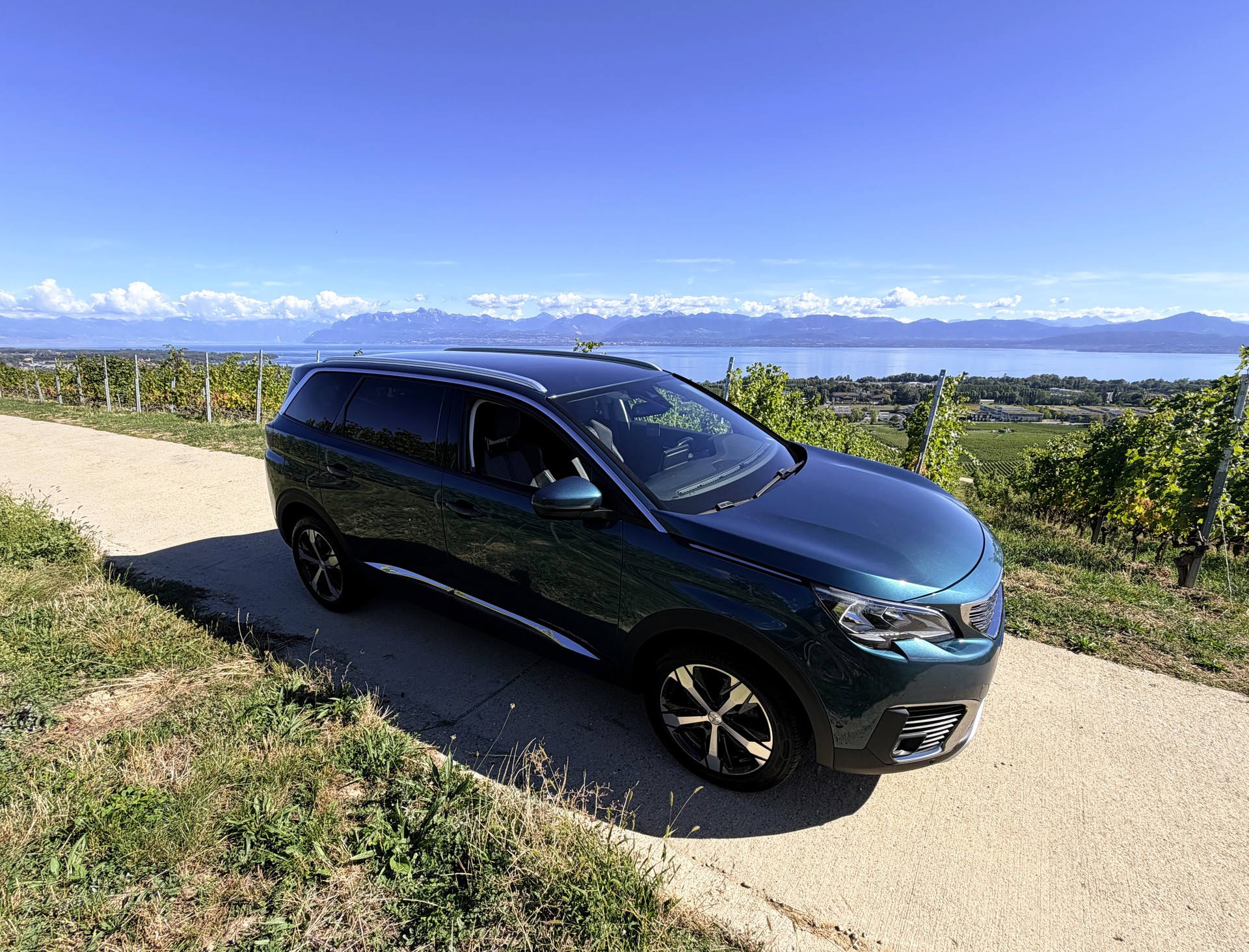 PEUGEOT 5008 1.2 Pure Tech Allure EAT8-image-5