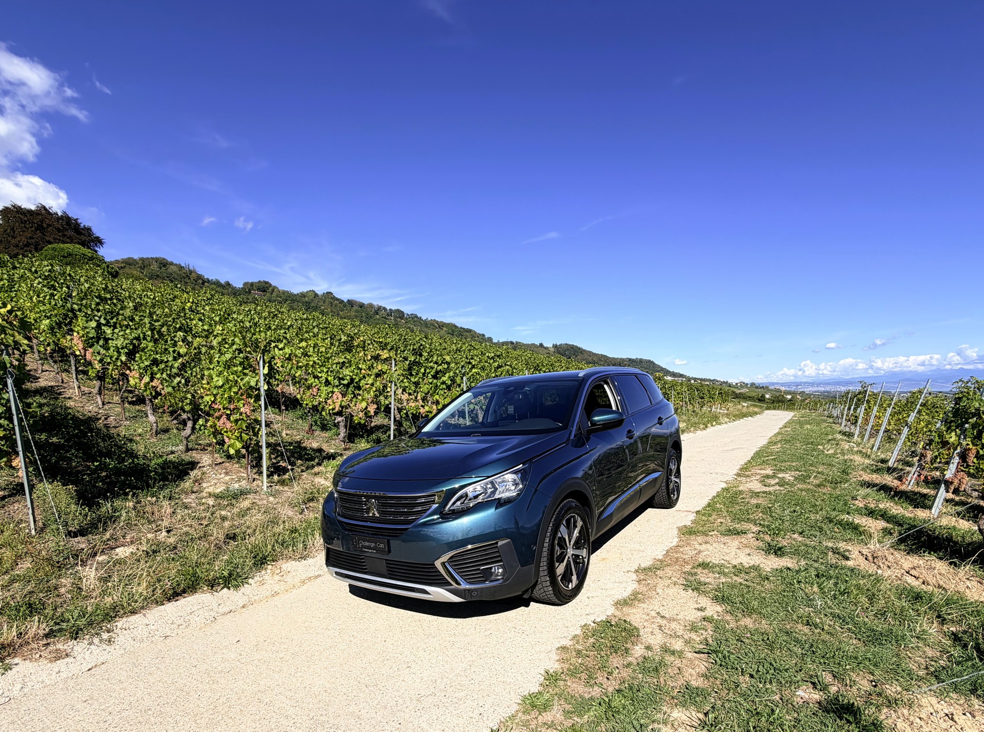 PEUGEOT 5008 1.2 Pure Tech Allure EAT8-image-0