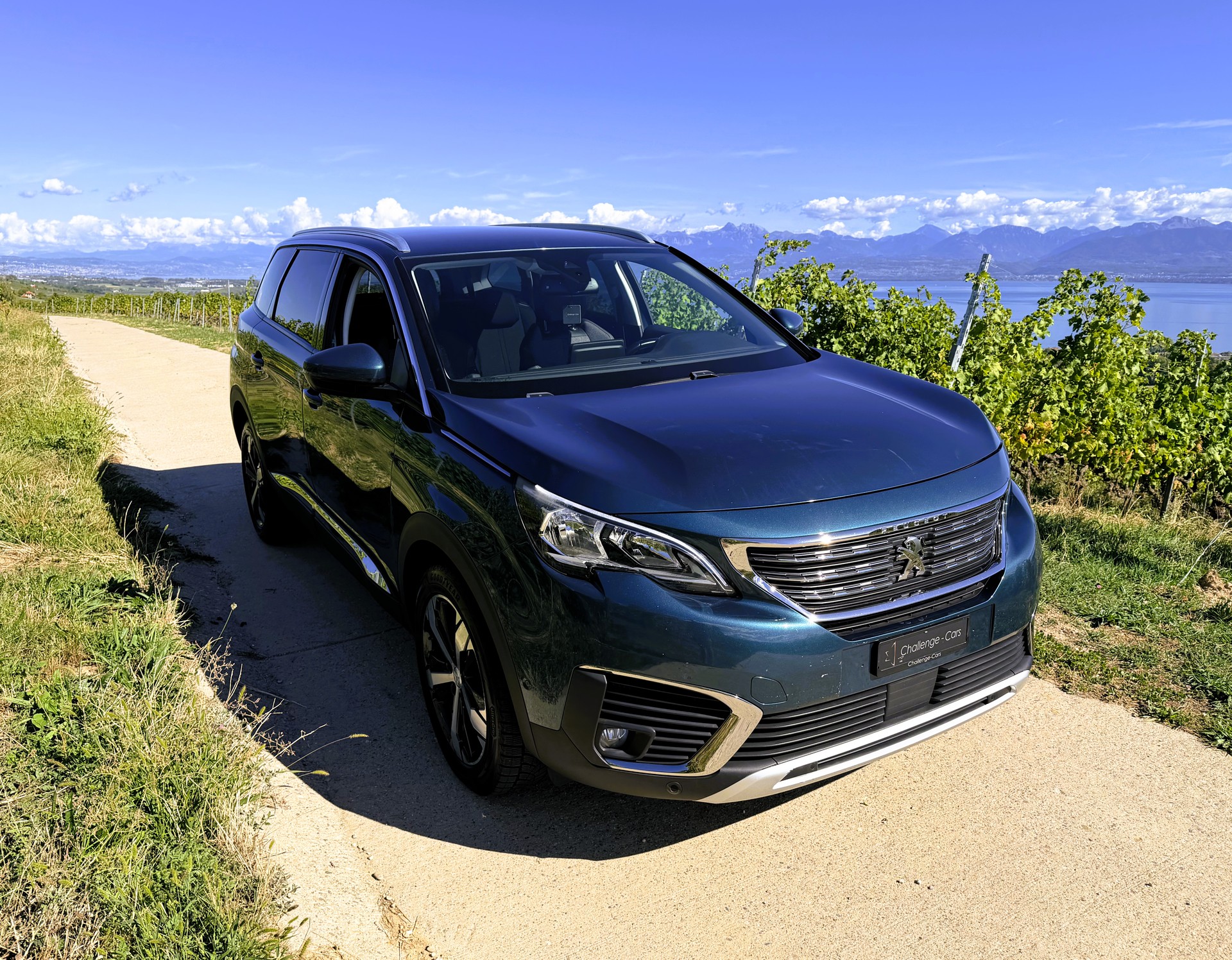 PEUGEOT 5008 1.2 Pure Tech Allure EAT8-image-4