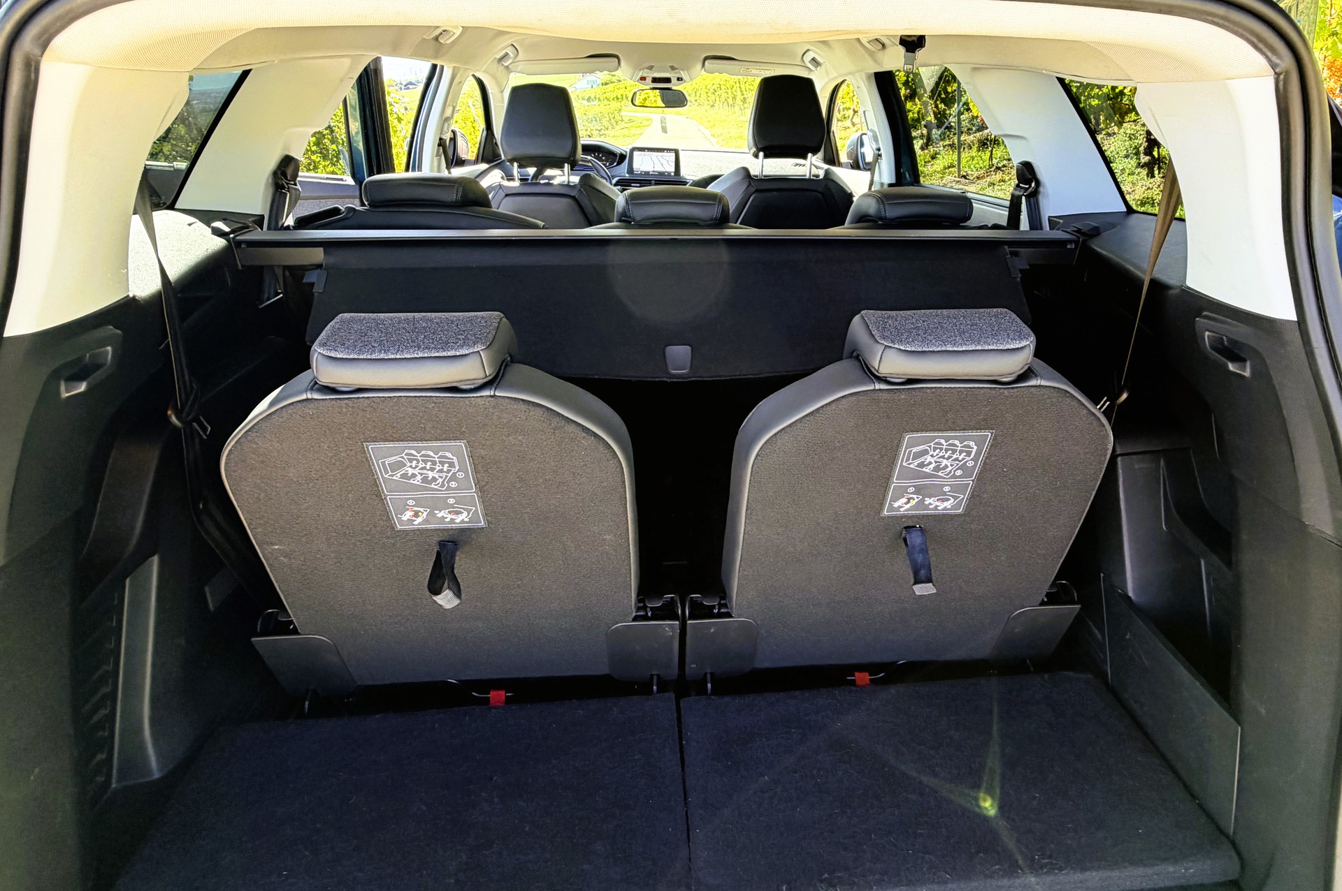 PEUGEOT 5008 1.2 Pure Tech Allure EAT8-image-14