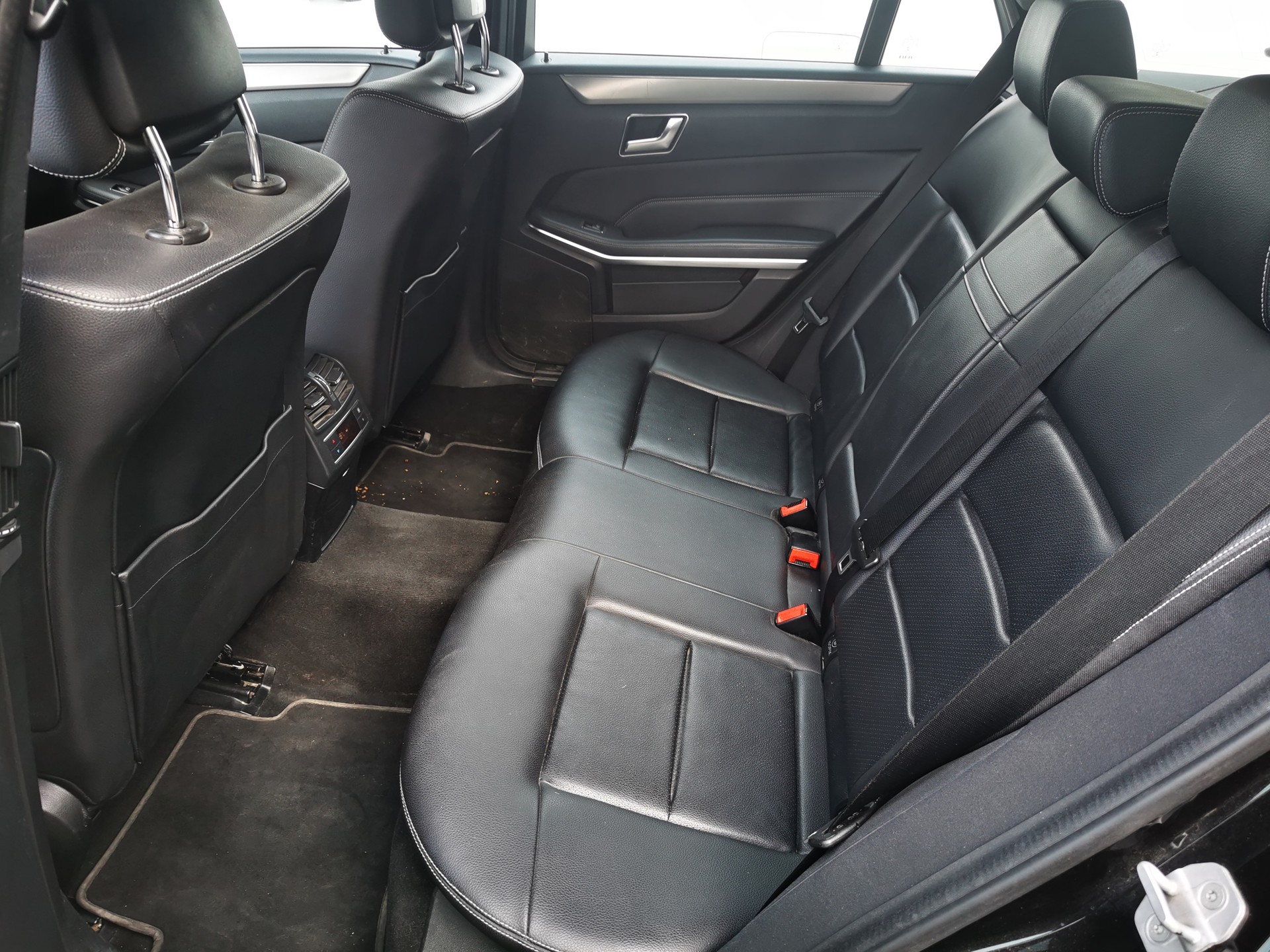 MERCEDES-BENZ E 250 BlueTEC 4Matic 7G-Tronic-image-11