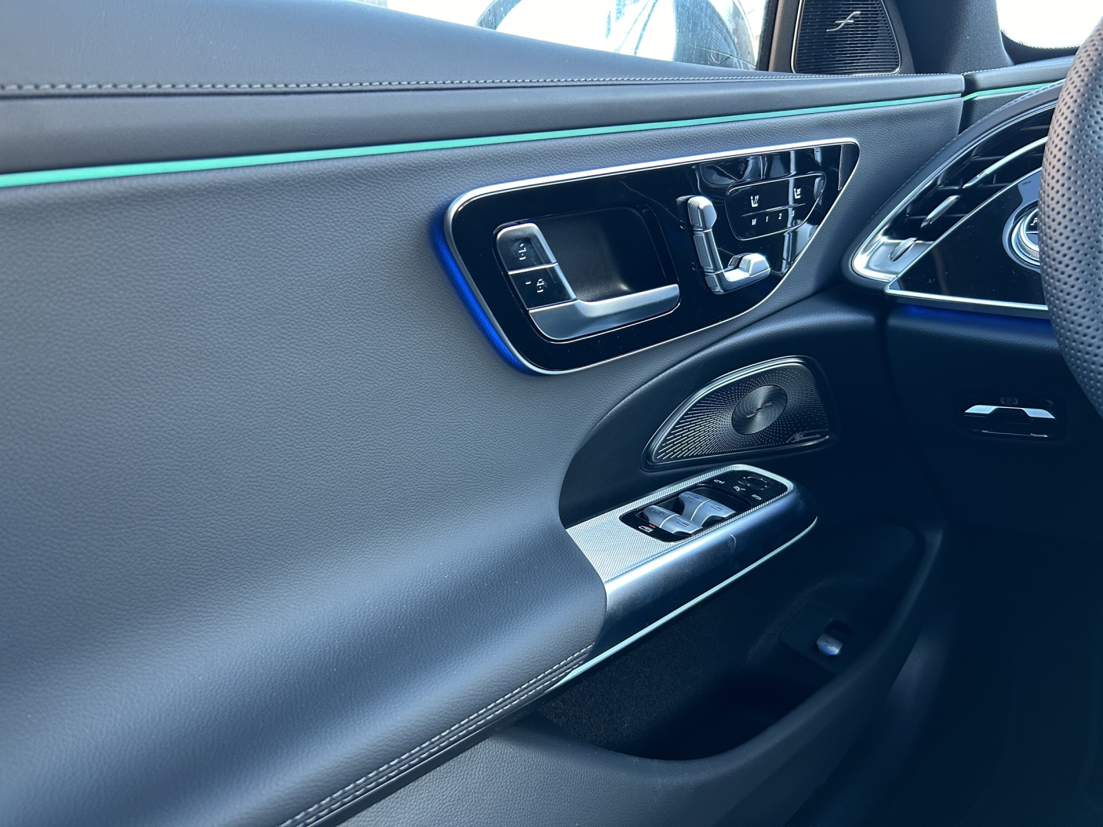 MERCEDES-BENZ E 220 d T 4Matic 9G-Tronic-image-9