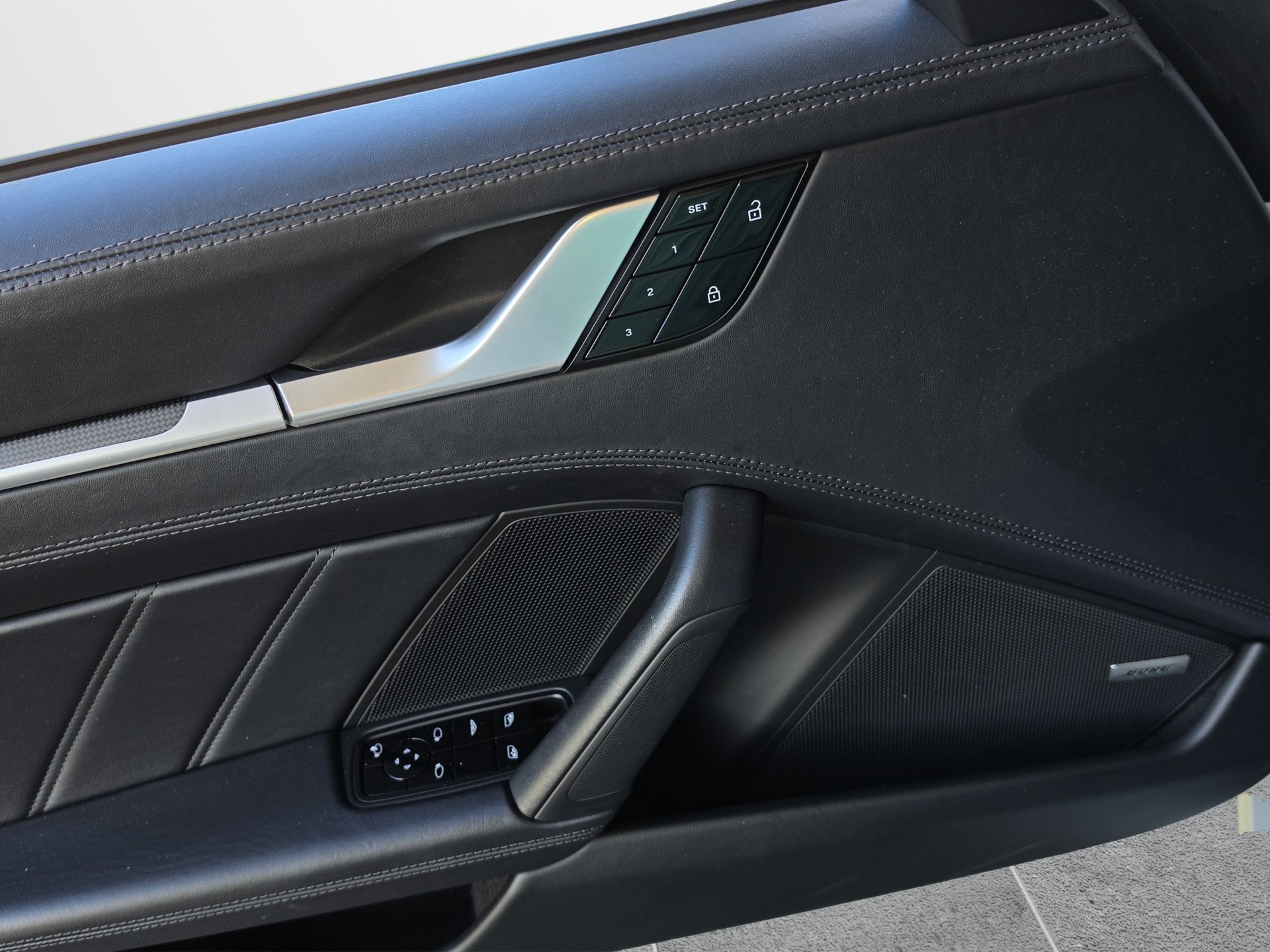 PORSCHE 911 Cabriolet 3.7 Turbo S PDK-image-11