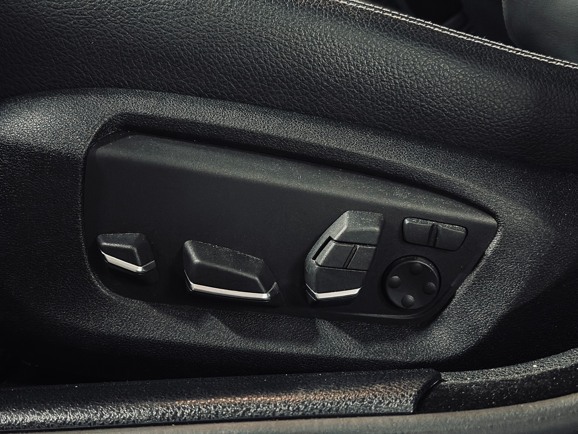 BMW 530d xDrive SAG Luxury Line-image-12