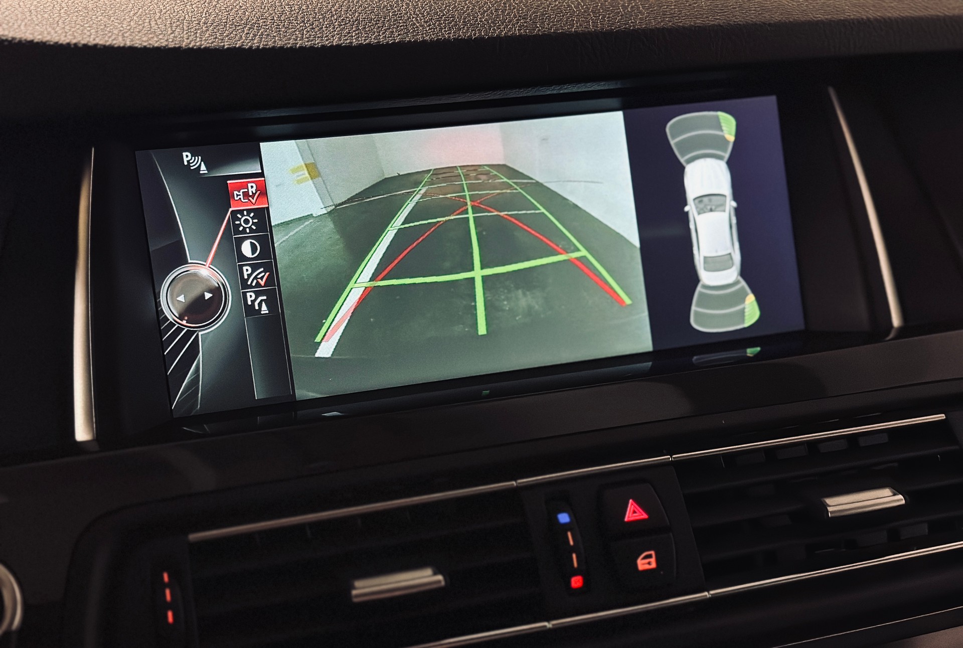 BMW 530d xDrive SAG Luxury Line-image-10