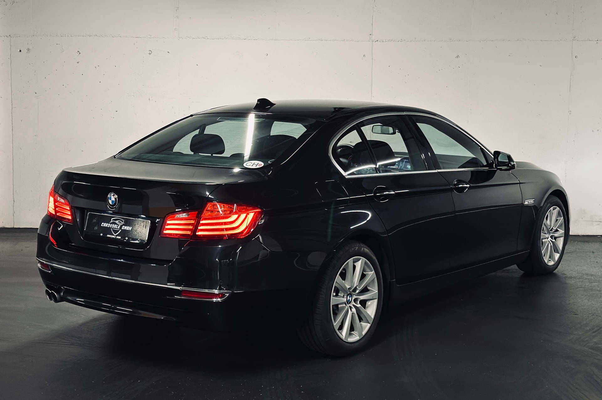 BMW 530d xDrive SAG Luxury Line-image-3
