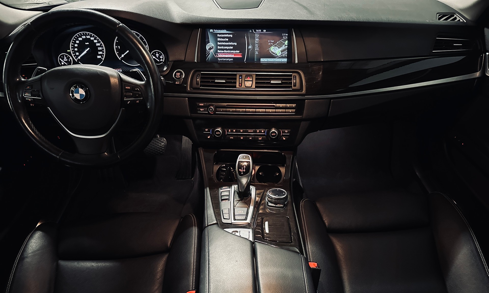 BMW 530d xDrive SAG Luxury Line-image-7