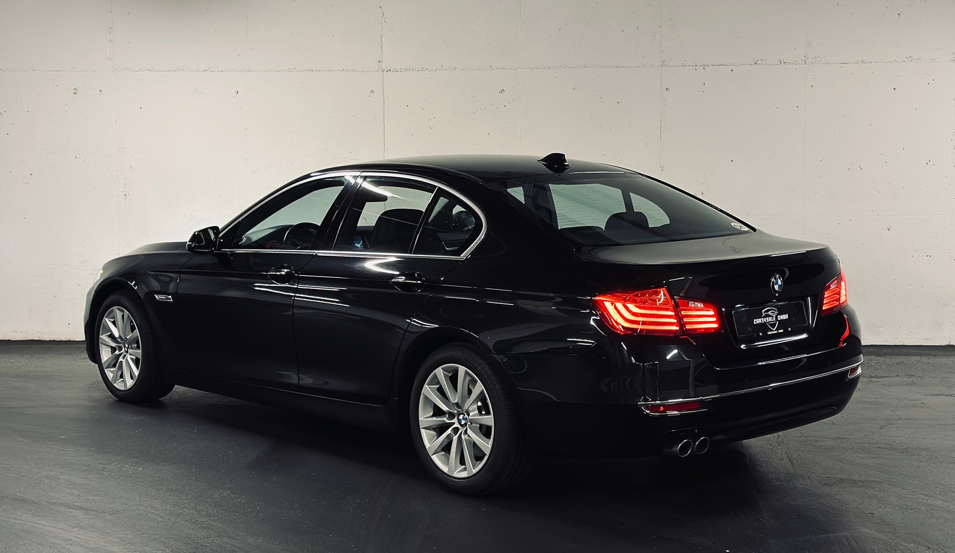 BMW 530d xDrive SAG Luxury Line-image-2