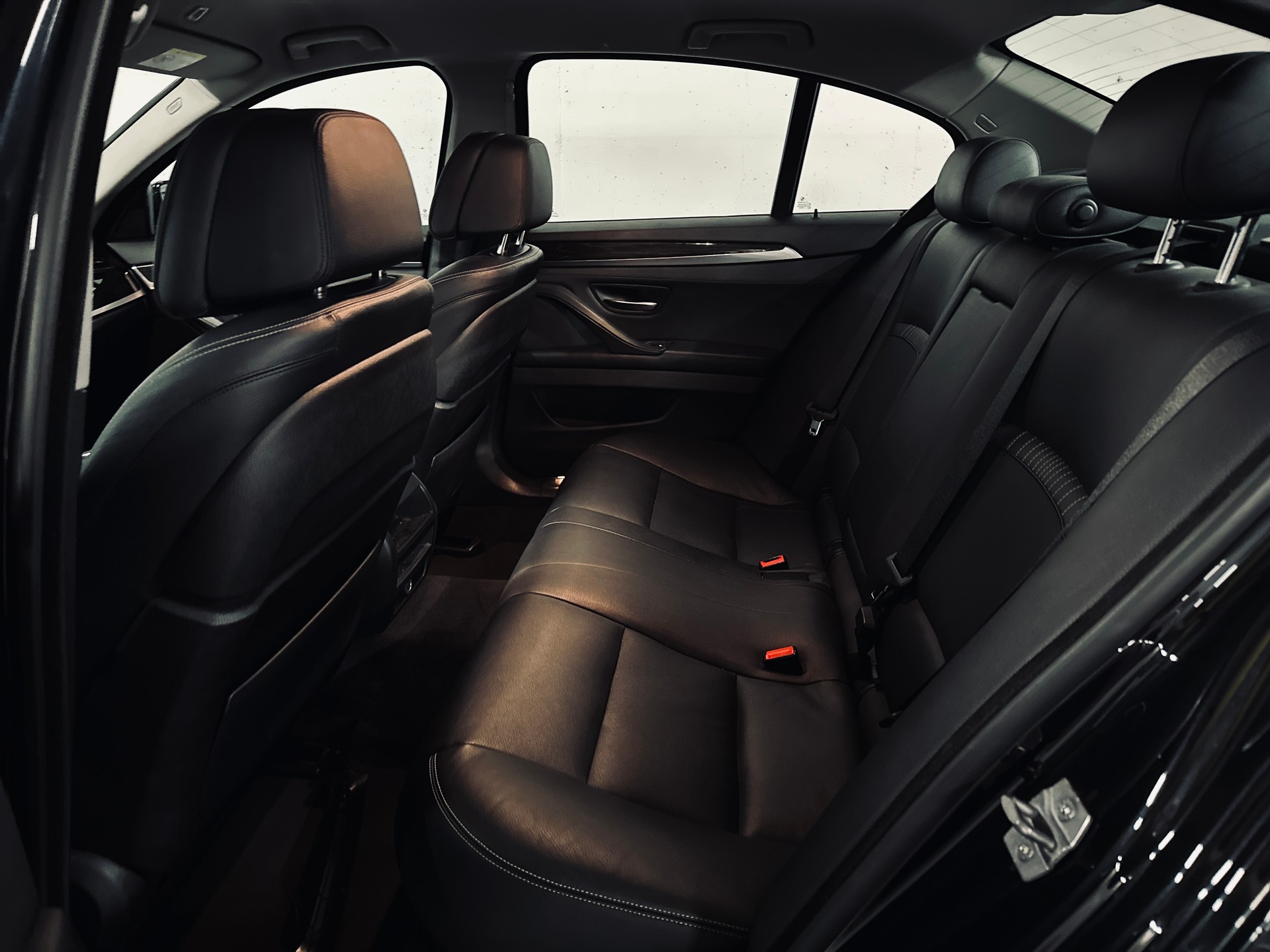 BMW 530d xDrive SAG Luxury Line-image-9