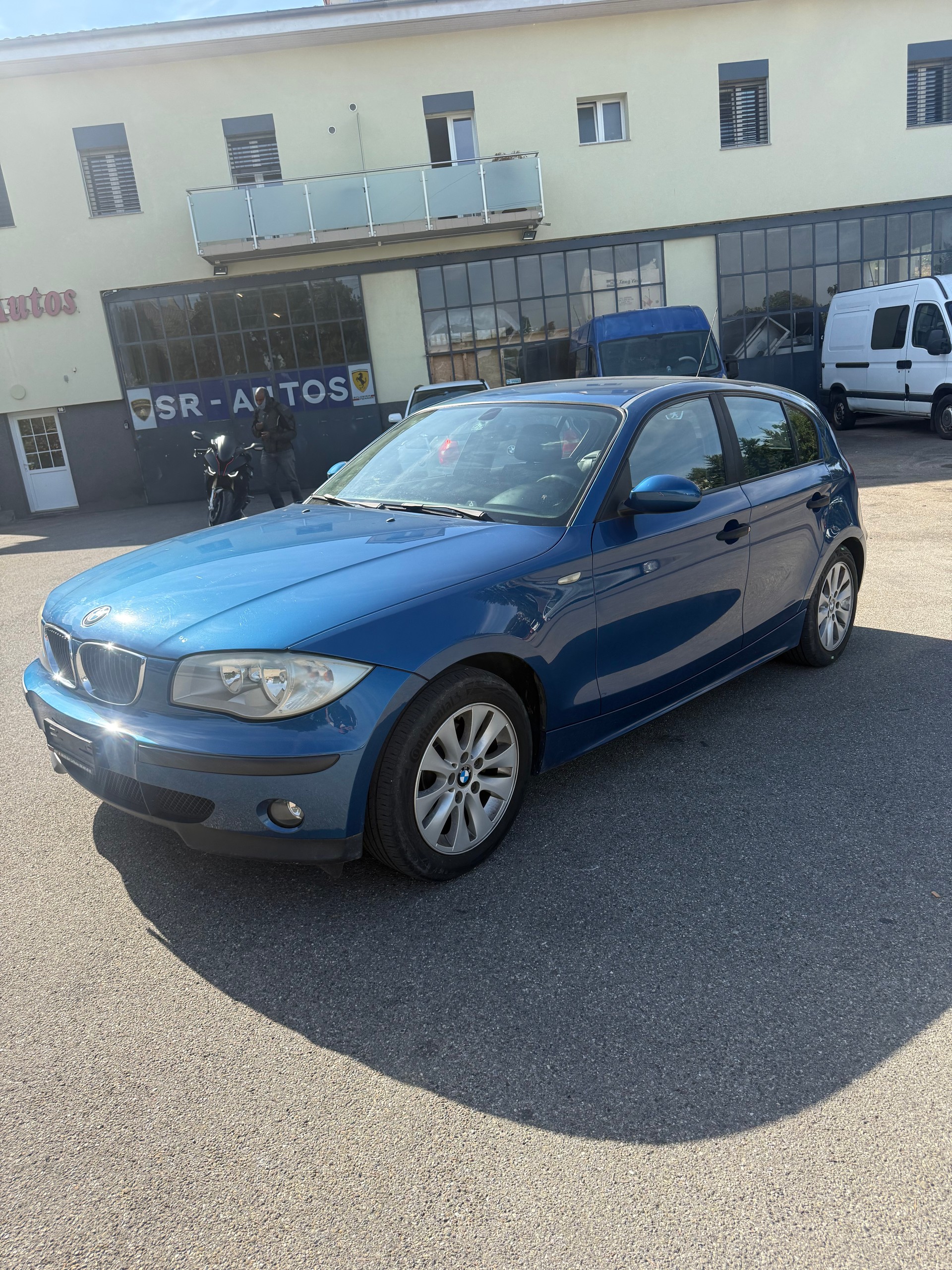 BMW 118i-image-2