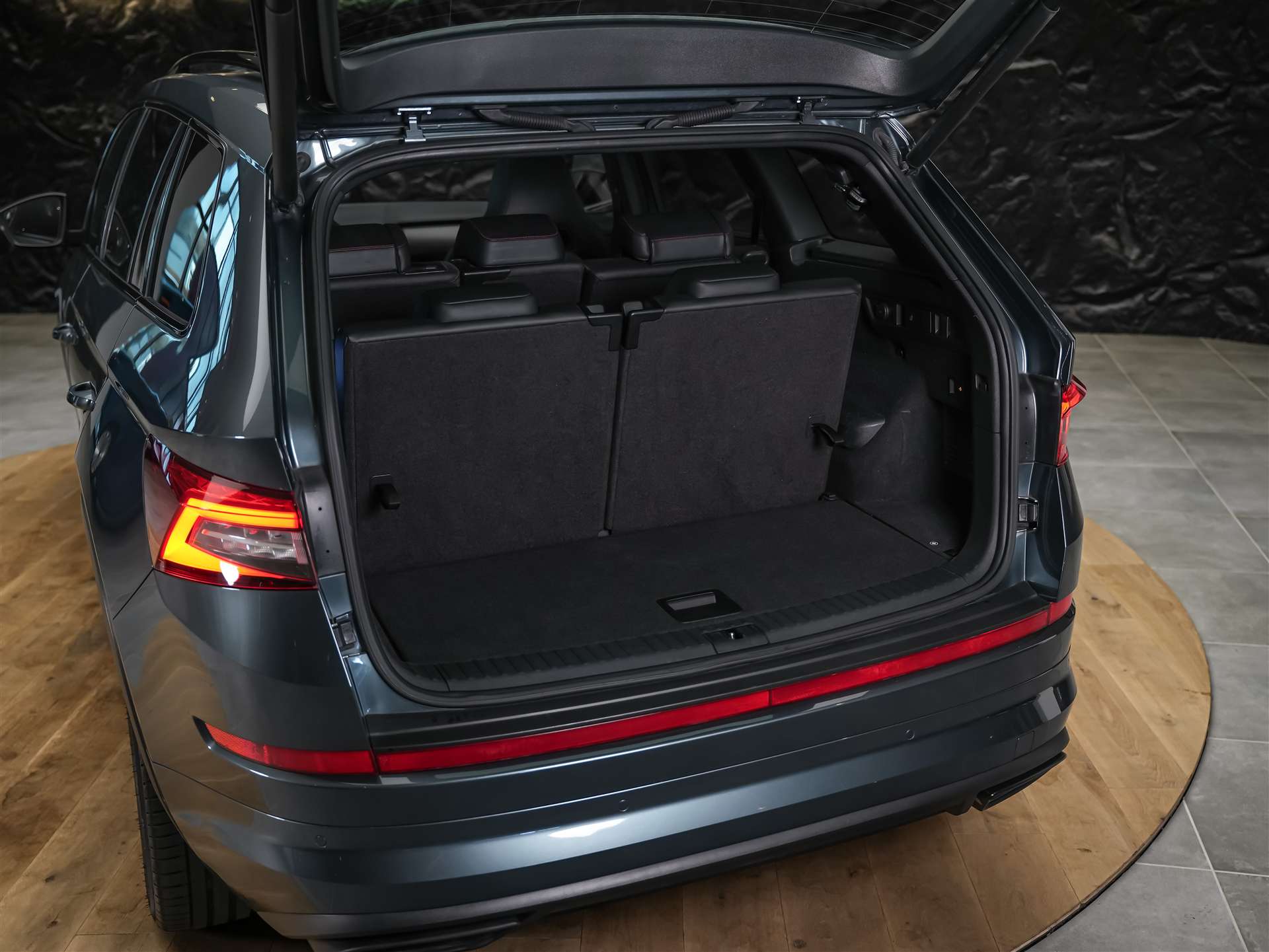 SKODA Kodiaq 2.0 Bi-TDI SCR RS 4x4 DSG *CH Fahrzeug*7 Plätzer*Panorama*Standheizung*-image-49