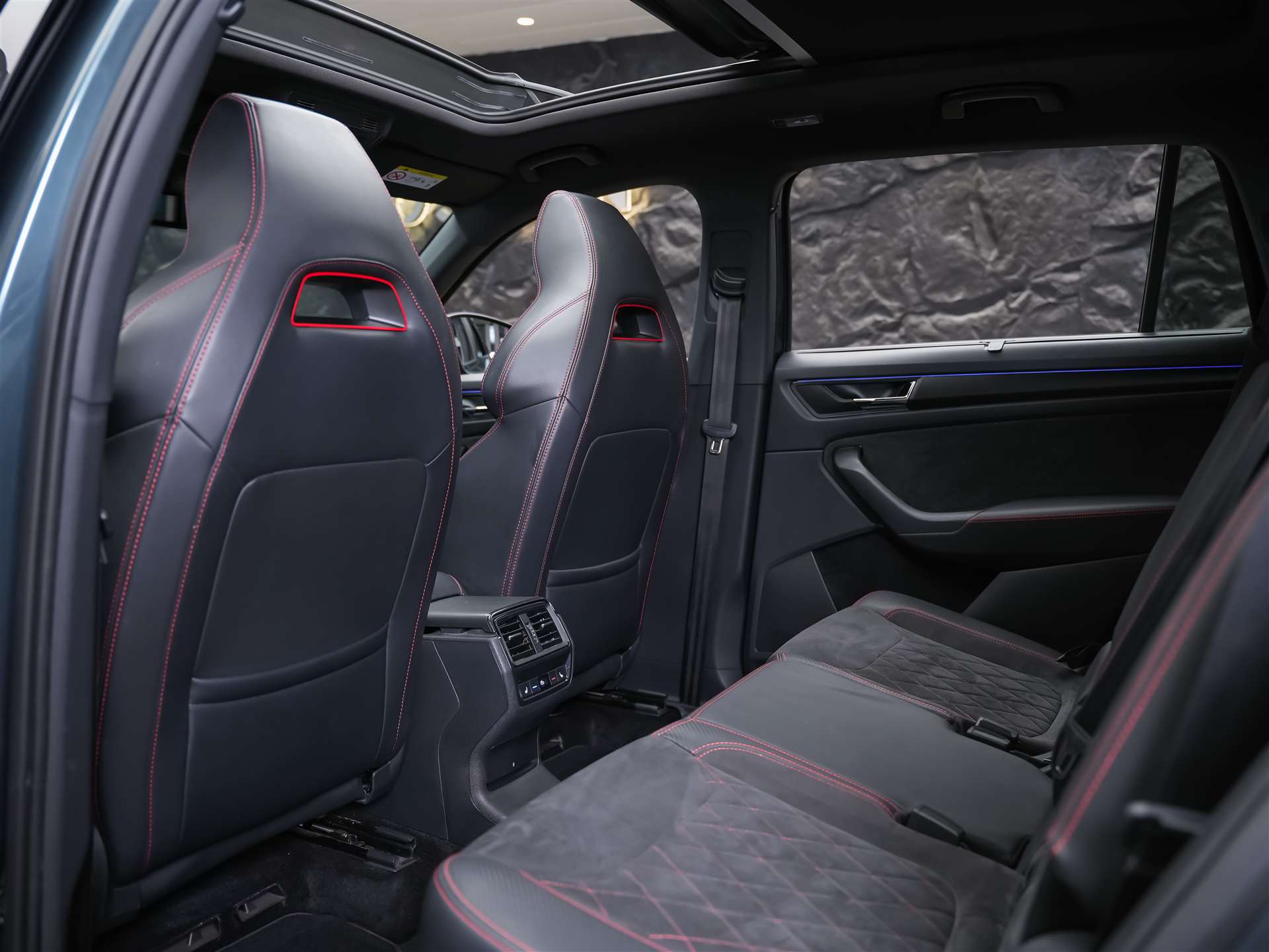 SKODA Kodiaq 2.0 Bi-TDI SCR RS 4x4 DSG *CH Fahrzeug*7 Plätzer*Panorama*Standheizung*-image-13