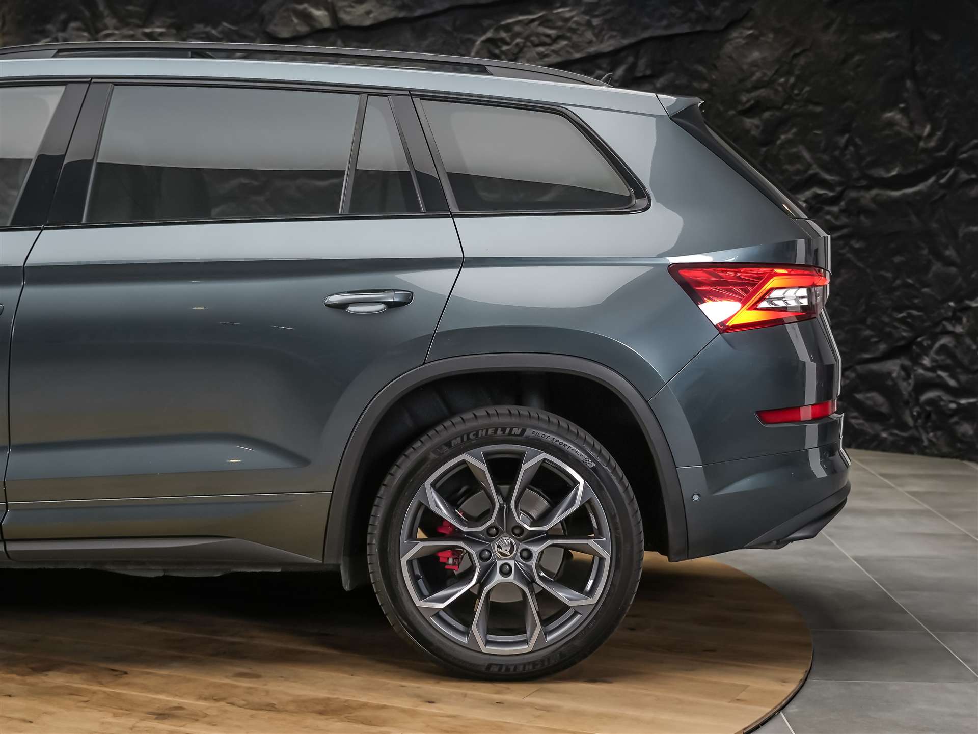 SKODA Kodiaq 2.0 Bi-TDI SCR RS 4x4 DSG *CH Fahrzeug*7 Plätzer*Panorama*Standheizung*-image-22