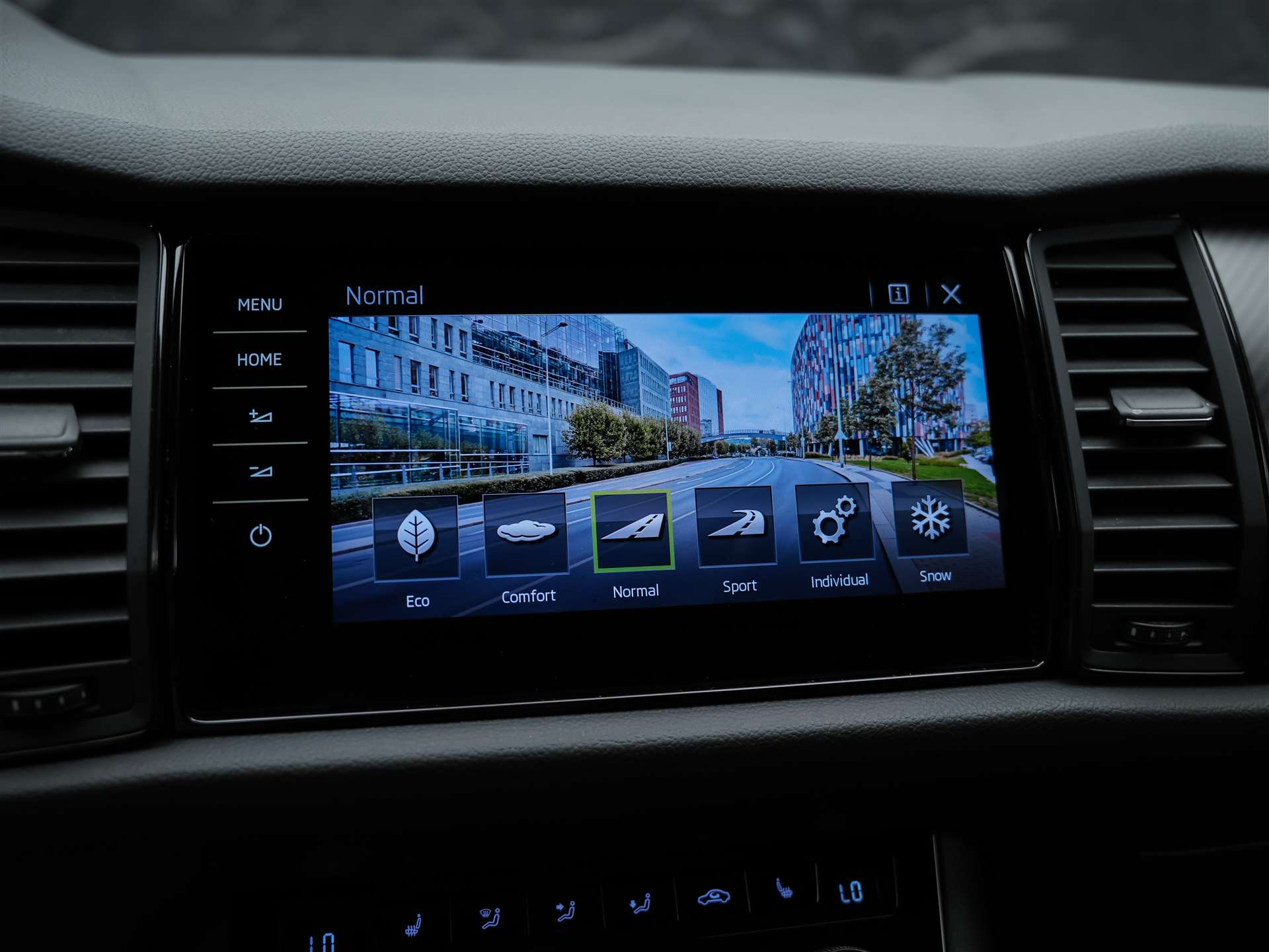 SKODA Kodiaq 2.0 Bi-TDI SCR RS 4x4 DSG *CH Fahrzeug*7 Plätzer*Panorama*Standheizung*-image-48