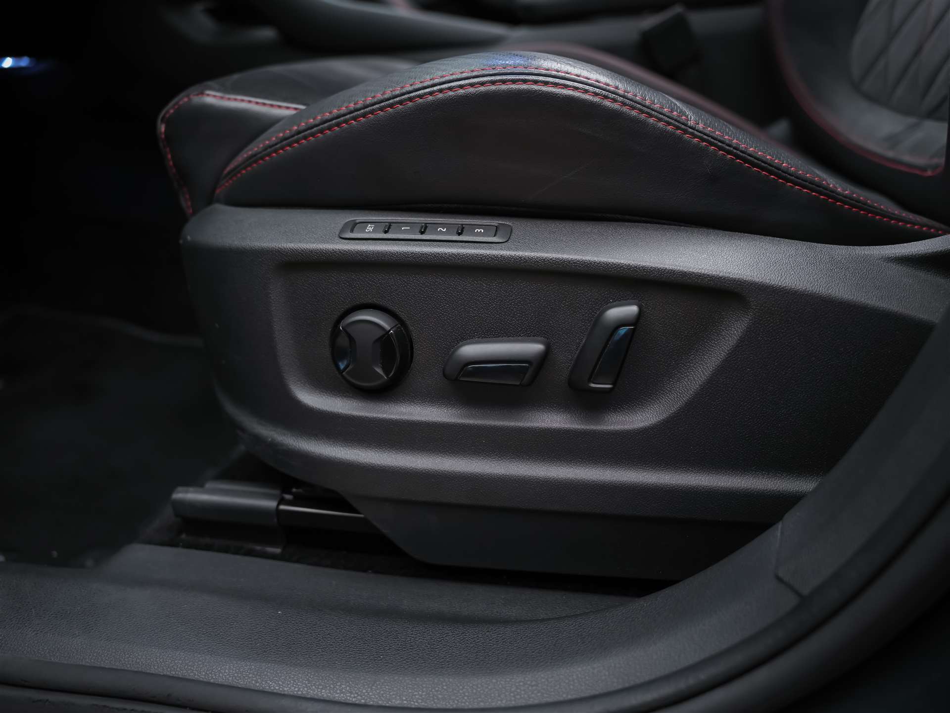 SKODA Kodiaq 2.0 Bi-TDI SCR RS 4x4 DSG *CH Fahrzeug*7 Plätzer*Panorama*Standheizung*-image-32