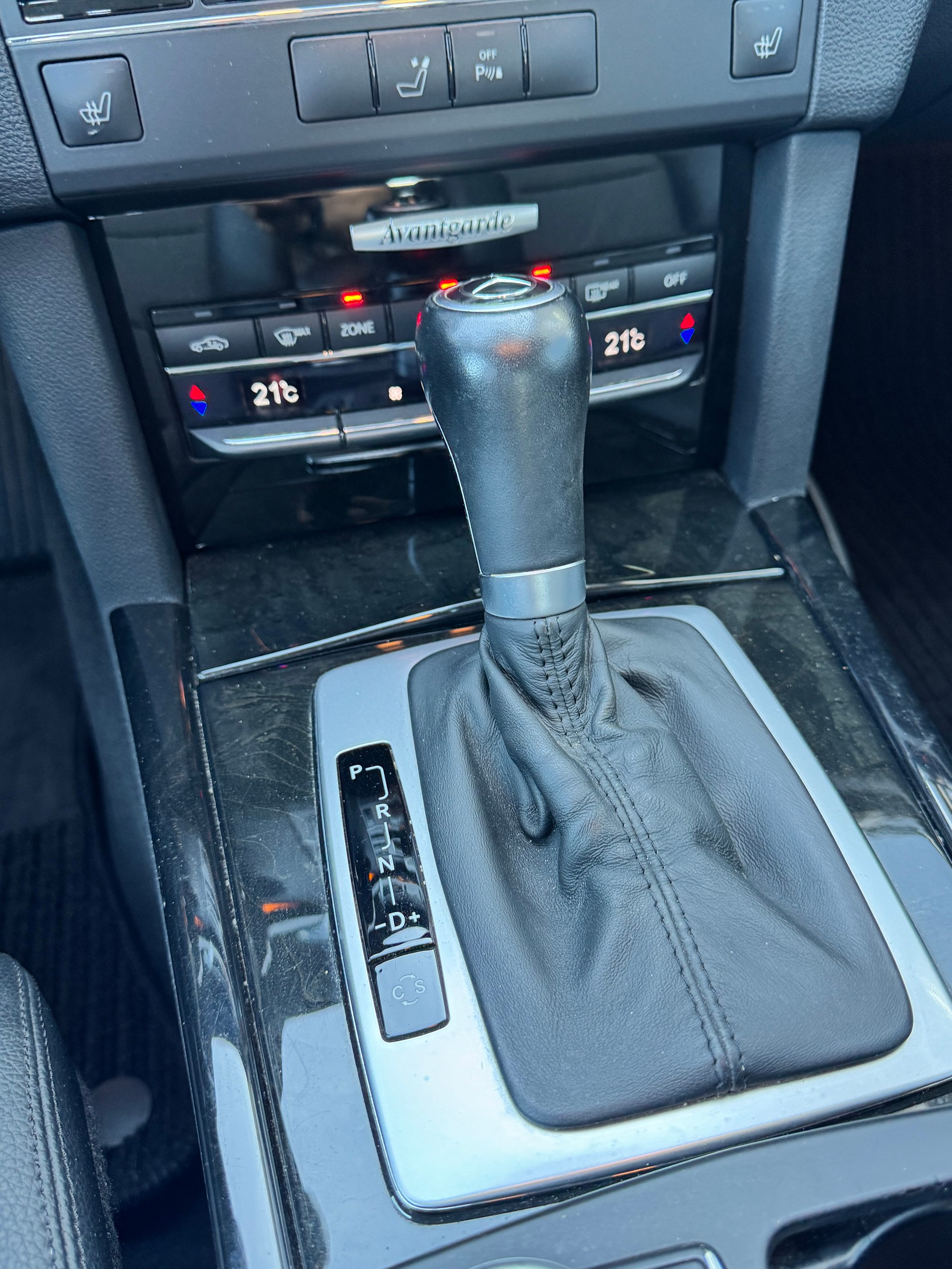 MERCEDES-BENZ E 220 CDI BlueEfficiency Avantgarde+Automat+Navigation+Bluetooth+Parksensoren+Klimaautomatik+18"Alu+ab MFK / Service 03.2026-image-19