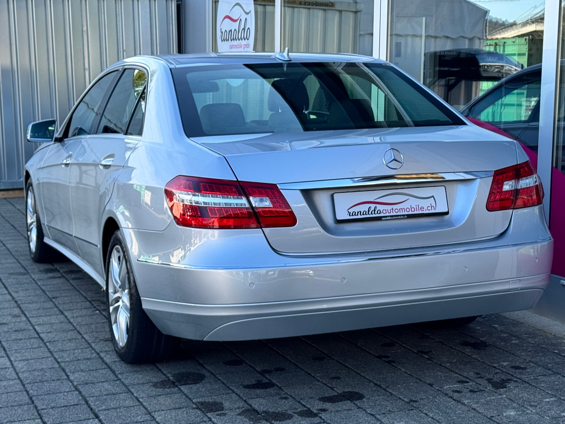 MERCEDES-BENZ E 220 CDI BlueEfficiency Avantgarde+Automat+Navigation+Bluetooth+Parksensoren+Klimaautomatik+18"Alu+ab MFK / Service 03.2026-image-5