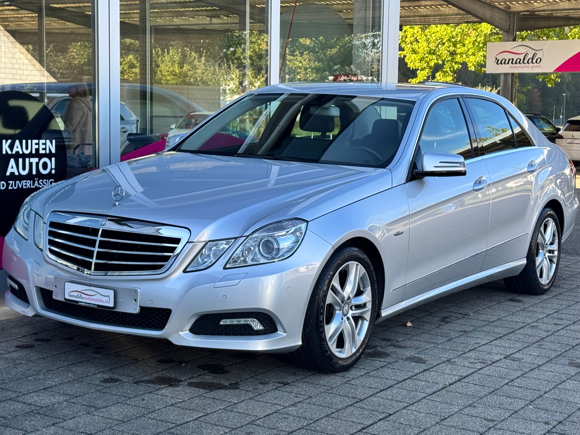 MERCEDES-BENZ E 220 CDI BlueEfficiency Avantgarde+Automat+Navigation+Bluetooth+Parksensoren+Klimaautomatik+18"Alu+ab MFK / Service 03.2026-image-2