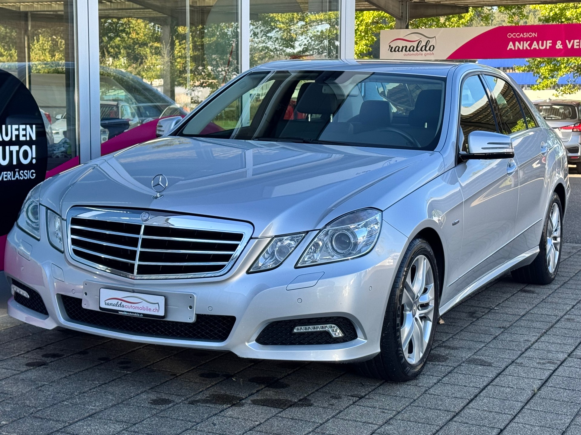 MERCEDES-BENZ E 220 CDI BlueEfficiency Avantgarde+Automat+Navigation+Bluetooth+Parksensoren+Klimaautomatik+18"Alu+ab MFK / Service 03.2026-image-1