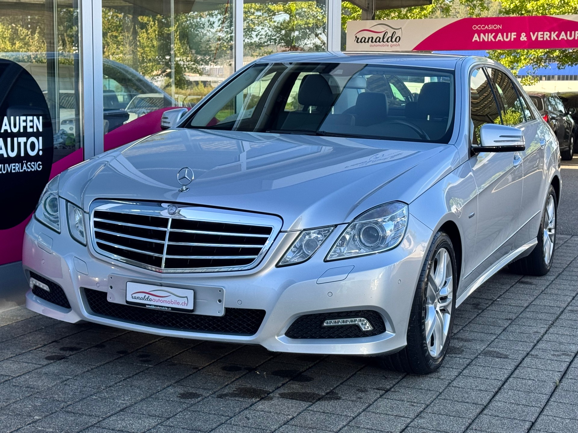 MERCEDES-BENZ E 220 CDI BlueEfficiency Avantgarde+Automat+Navigation+Bluetooth+Parksensoren+Klimaautomatik+18"Alu+ab MFK / Service 03.2026-image-0