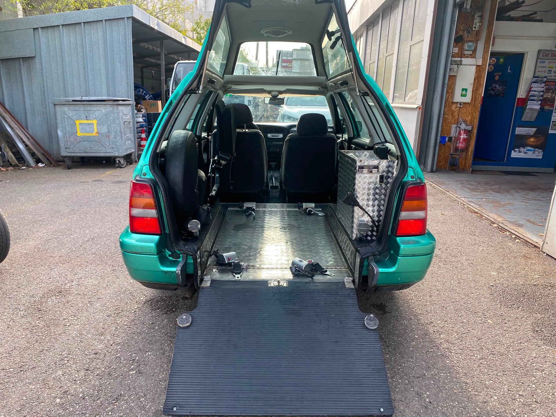 VW Golf 2000 automatique Transport chaise roulante-image-1