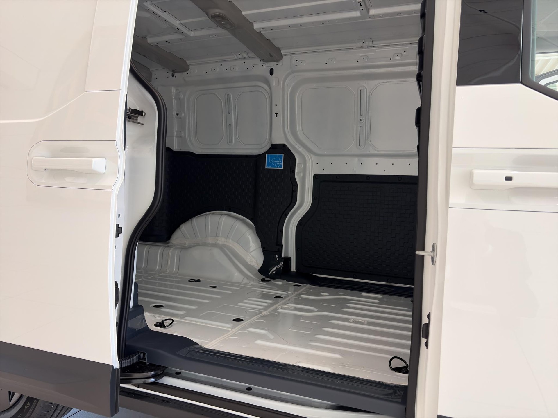 KIA PV5 Cargo 51.5 kWh Essential-image-5