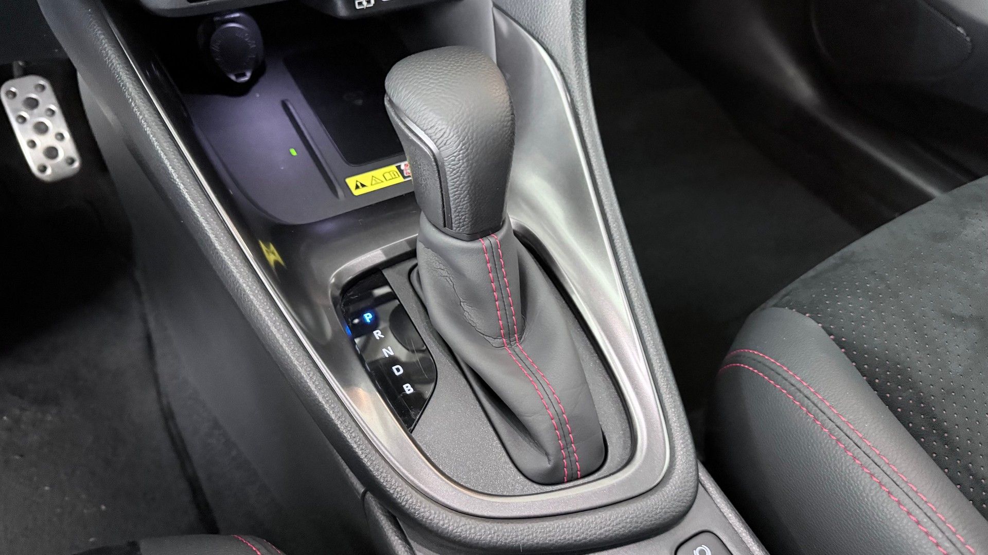 TOYOTA Yaris 1.5 VVT-i HSD GR Sport-image-11