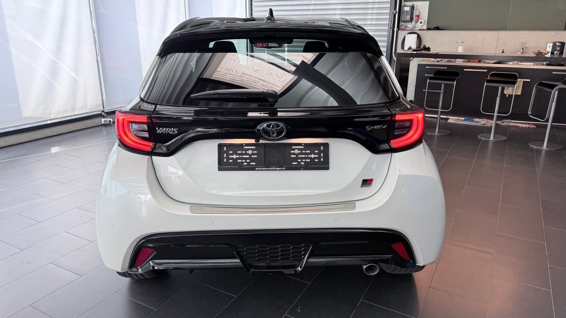 TOYOTA Yaris 1.5 VVT-i HSD GR Sport-image-17